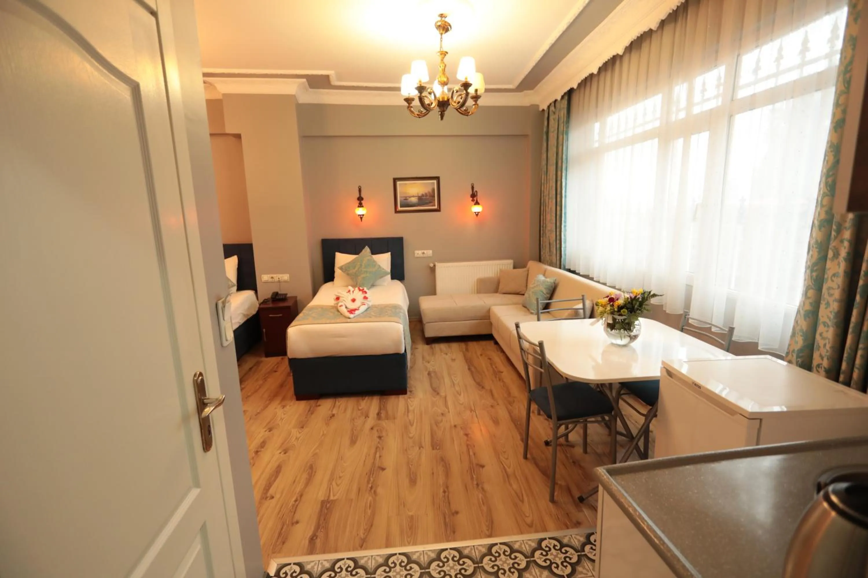 Seating area, Bed in White Pearl Apart Hotel