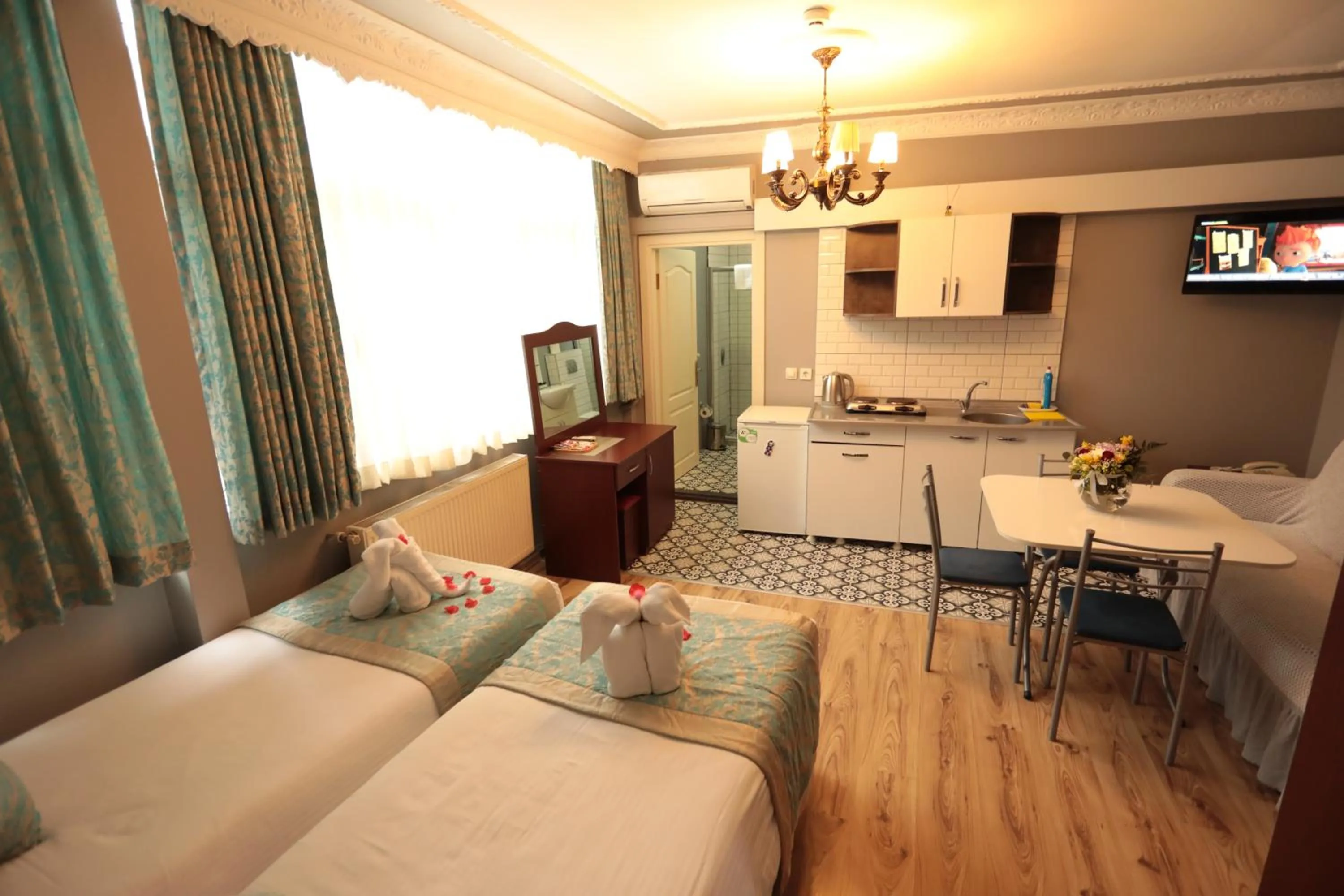 kitchen in White Pearl Apart Hotel