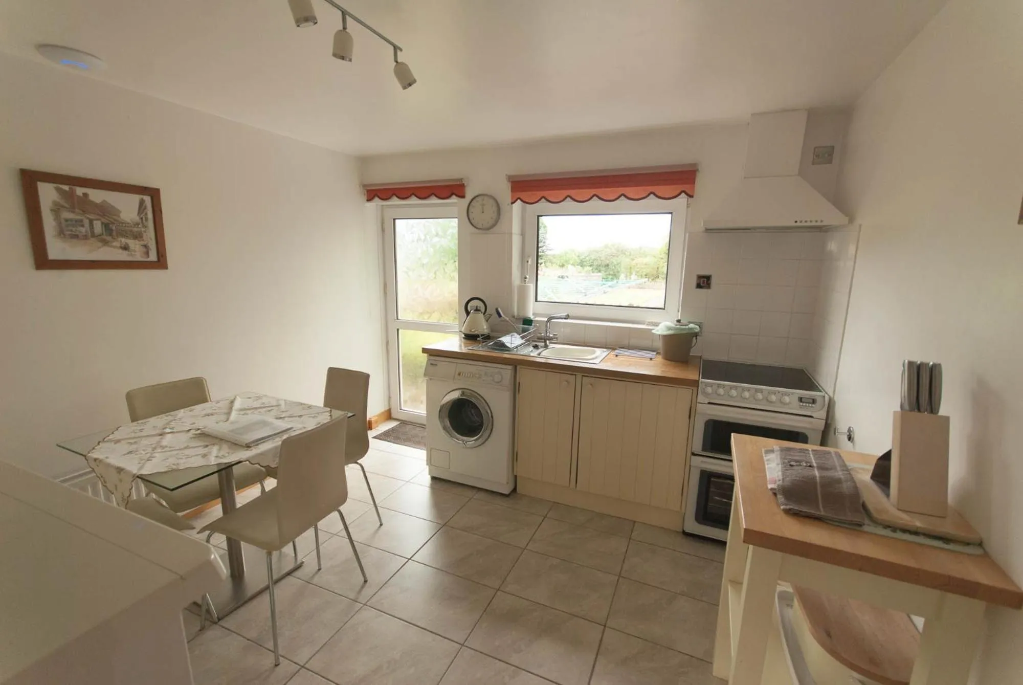 Kitchen or kitchenette in Greyfield Farm Cottages