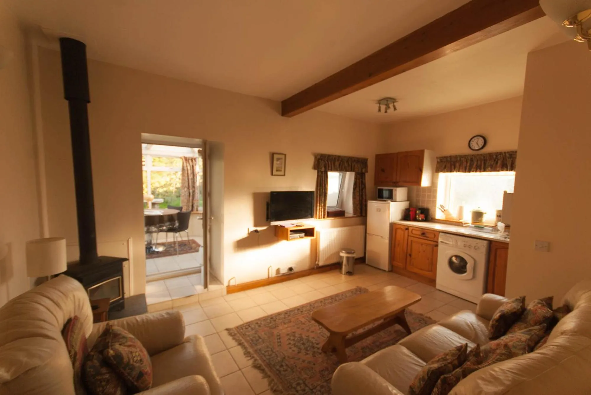 Kitchen or kitchenette in Greyfield Farm Cottages