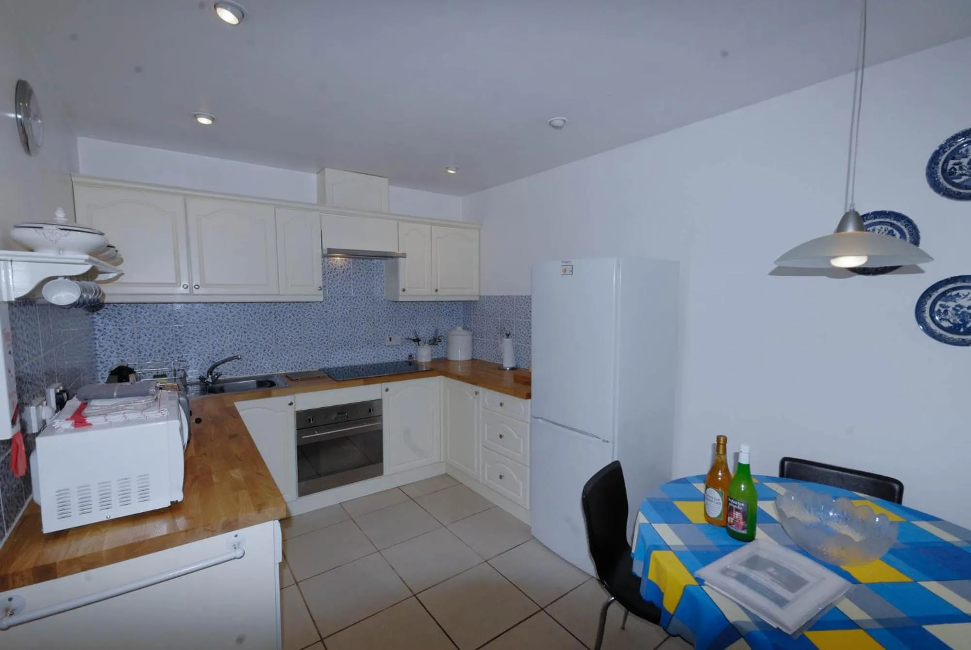 Kitchen or kitchenette in Greyfield Farm Cottages