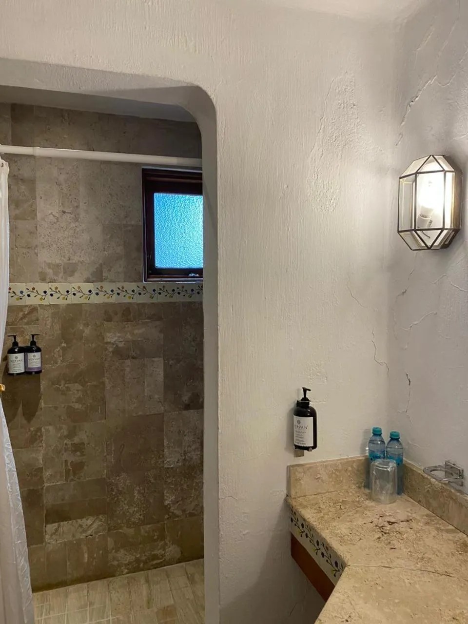 Shower in Tapalpa Country Club Hotel