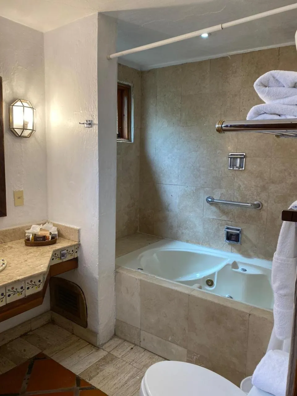 Shower in Tapalpa Country Club Hotel