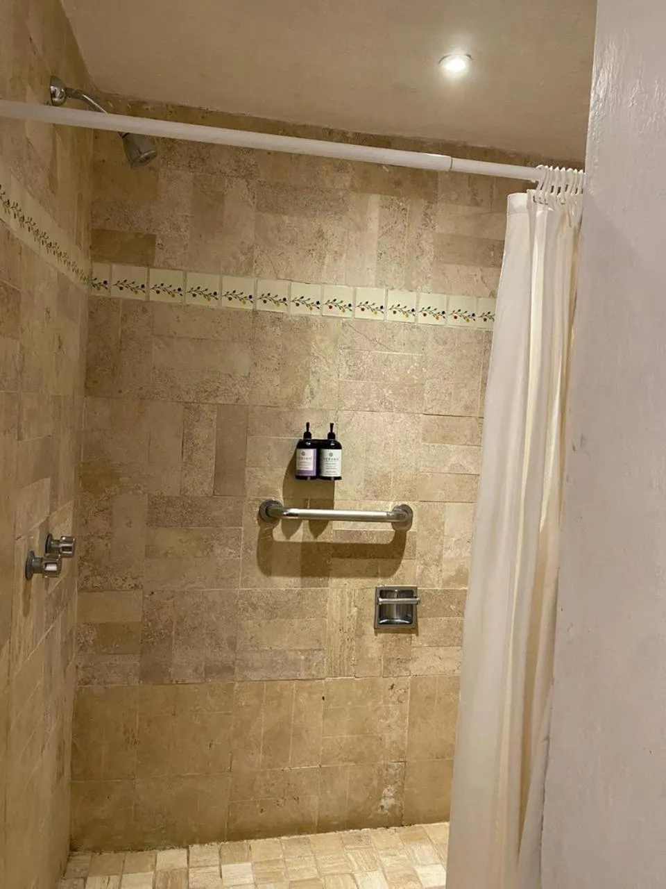 Shower in Tapalpa Country Club Hotel