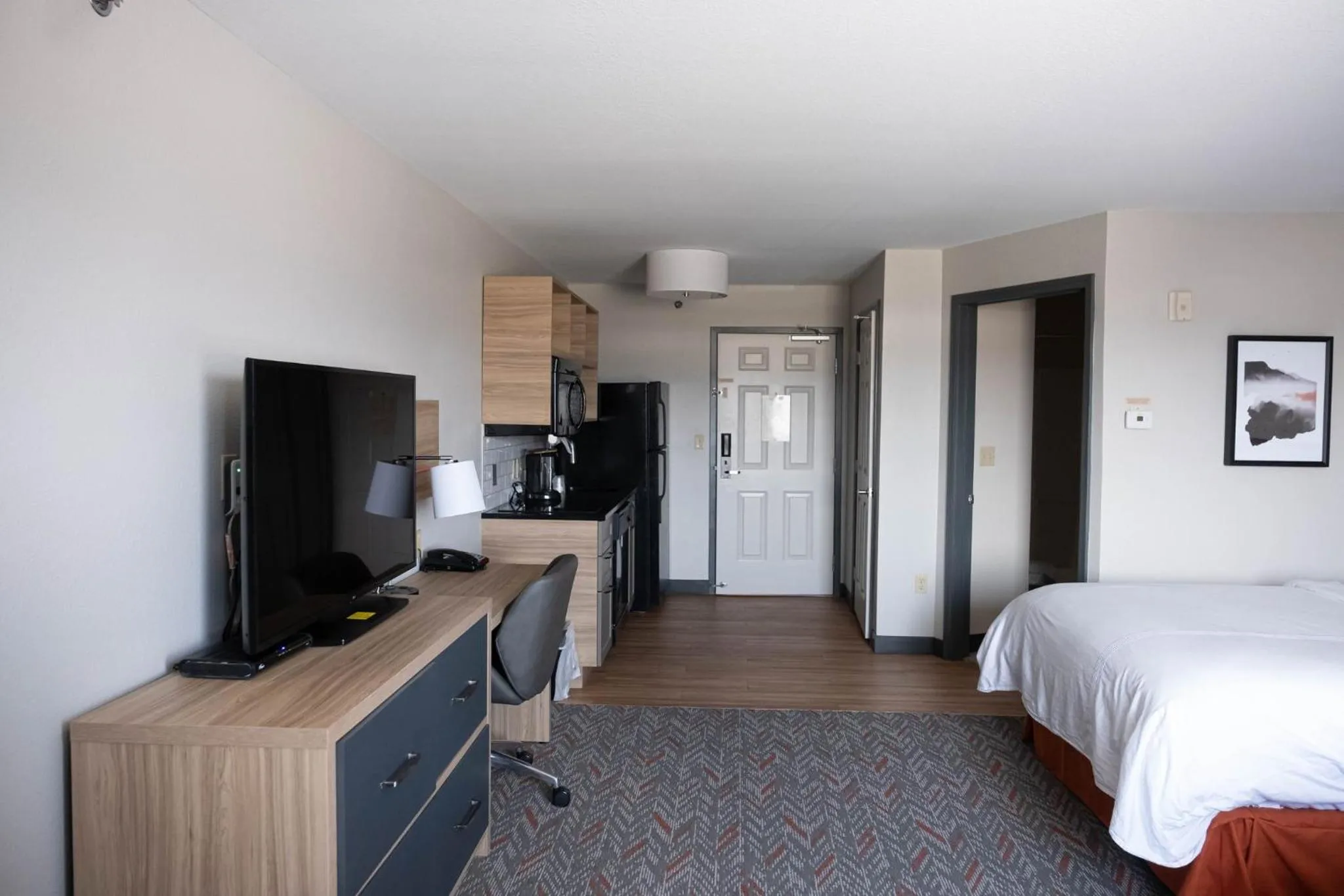 Photo of the whole room, Bed in Candlewood Suites Sheridan by IHG