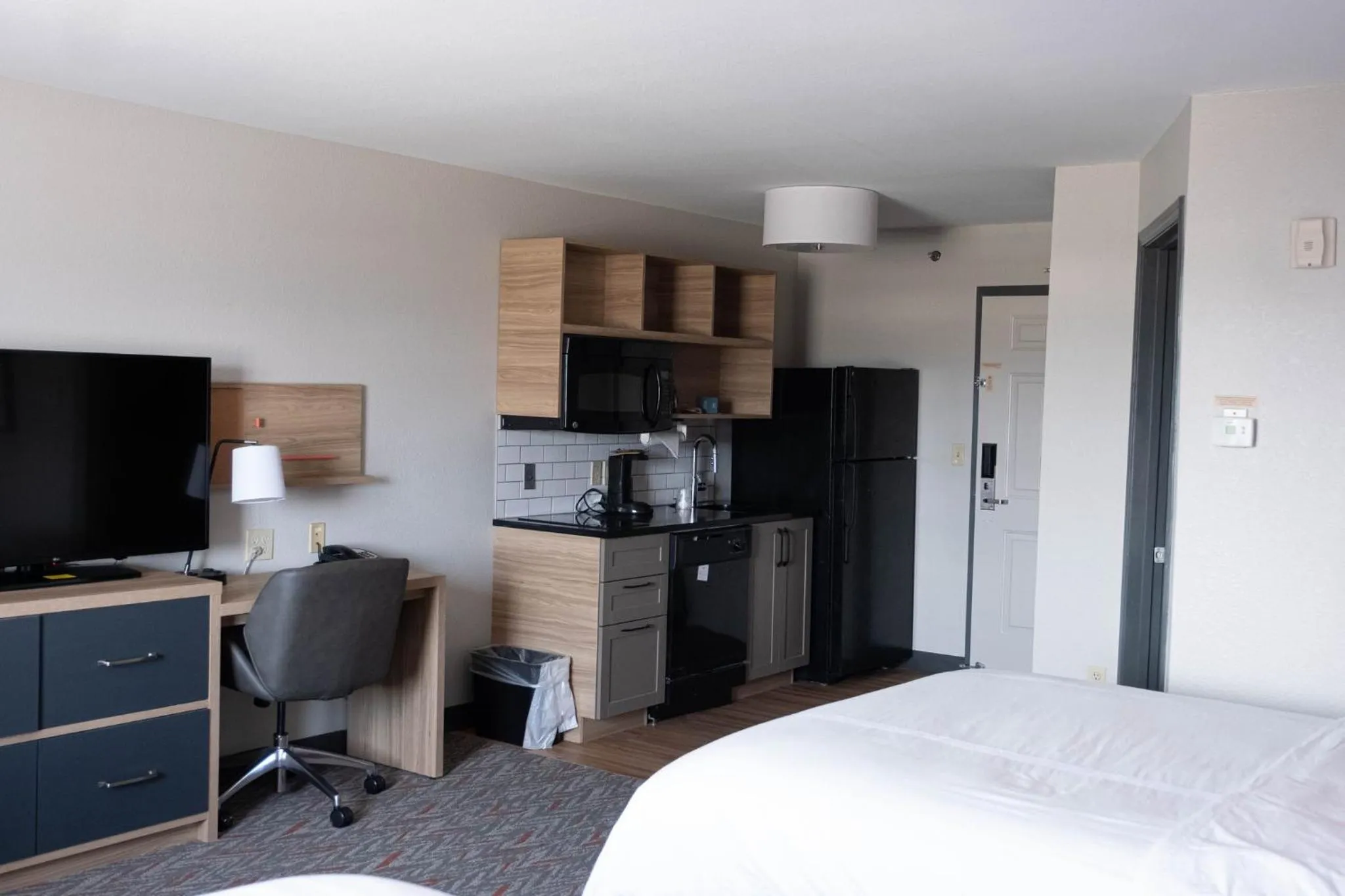 Photo of the whole room, Bed in Candlewood Suites Sheridan by IHG