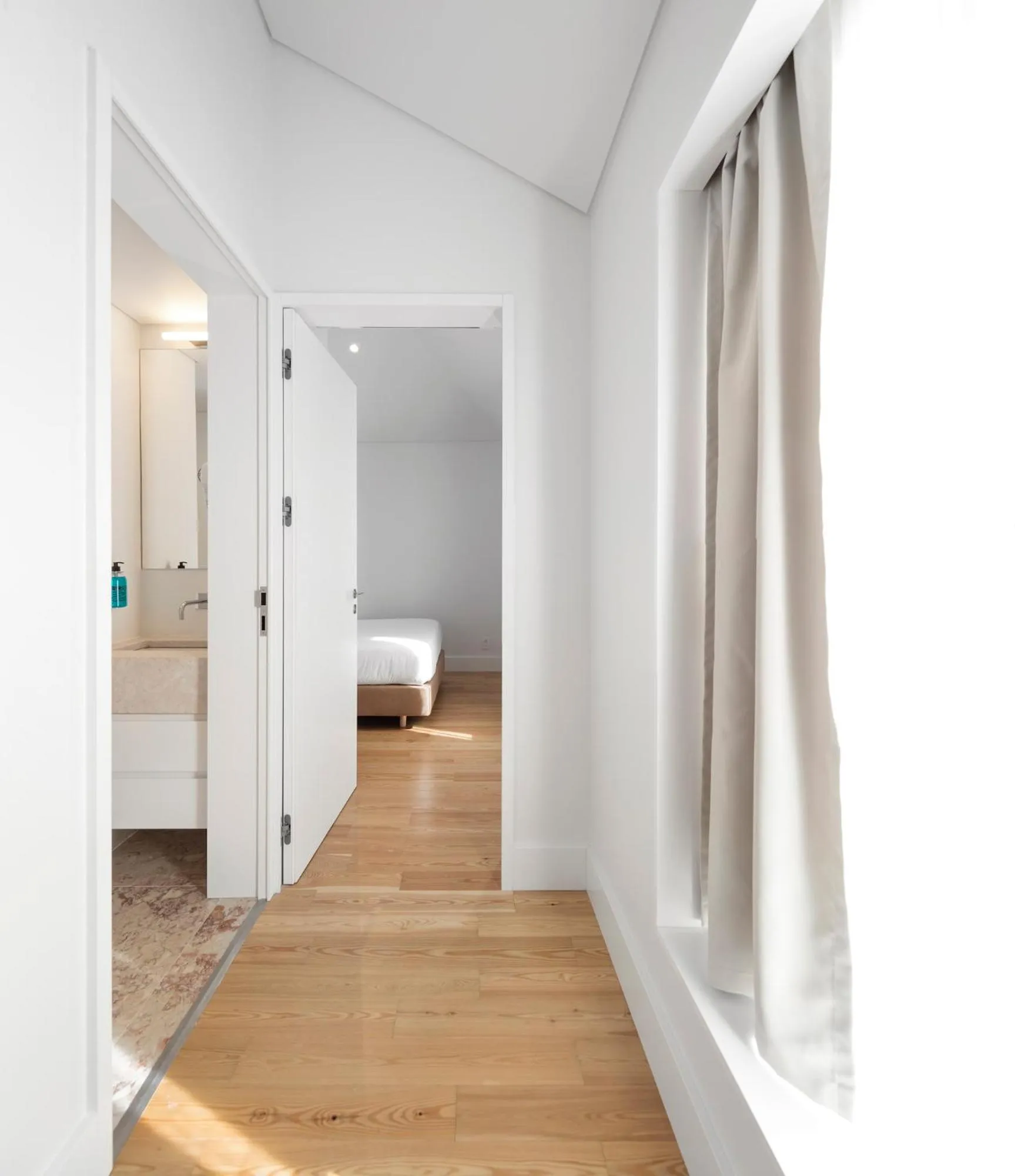 Bedroom, Bed in Lisbon Serviced Apartments - Benformoso