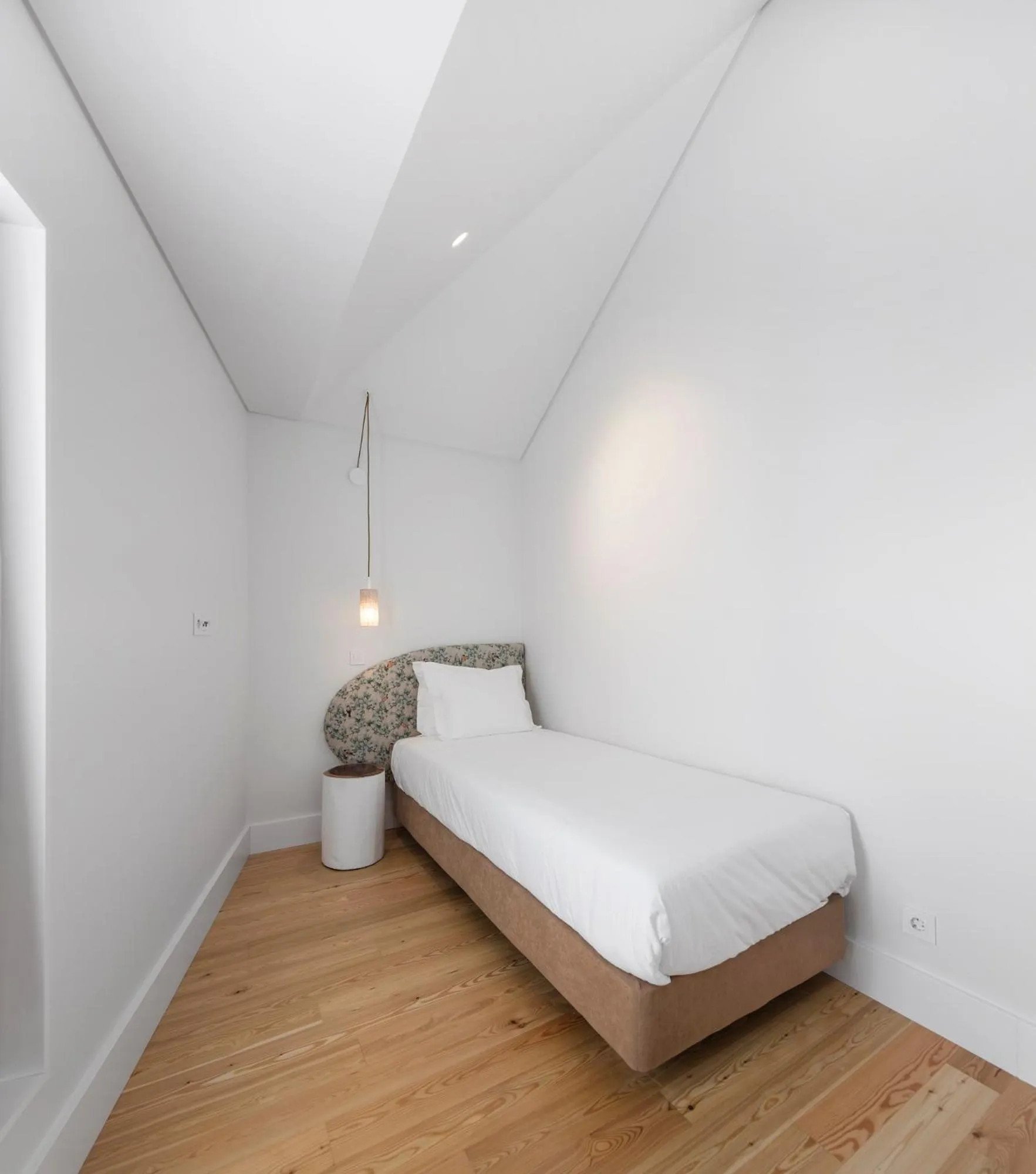 Bedroom, Bed in Lisbon Serviced Apartments - Benformoso