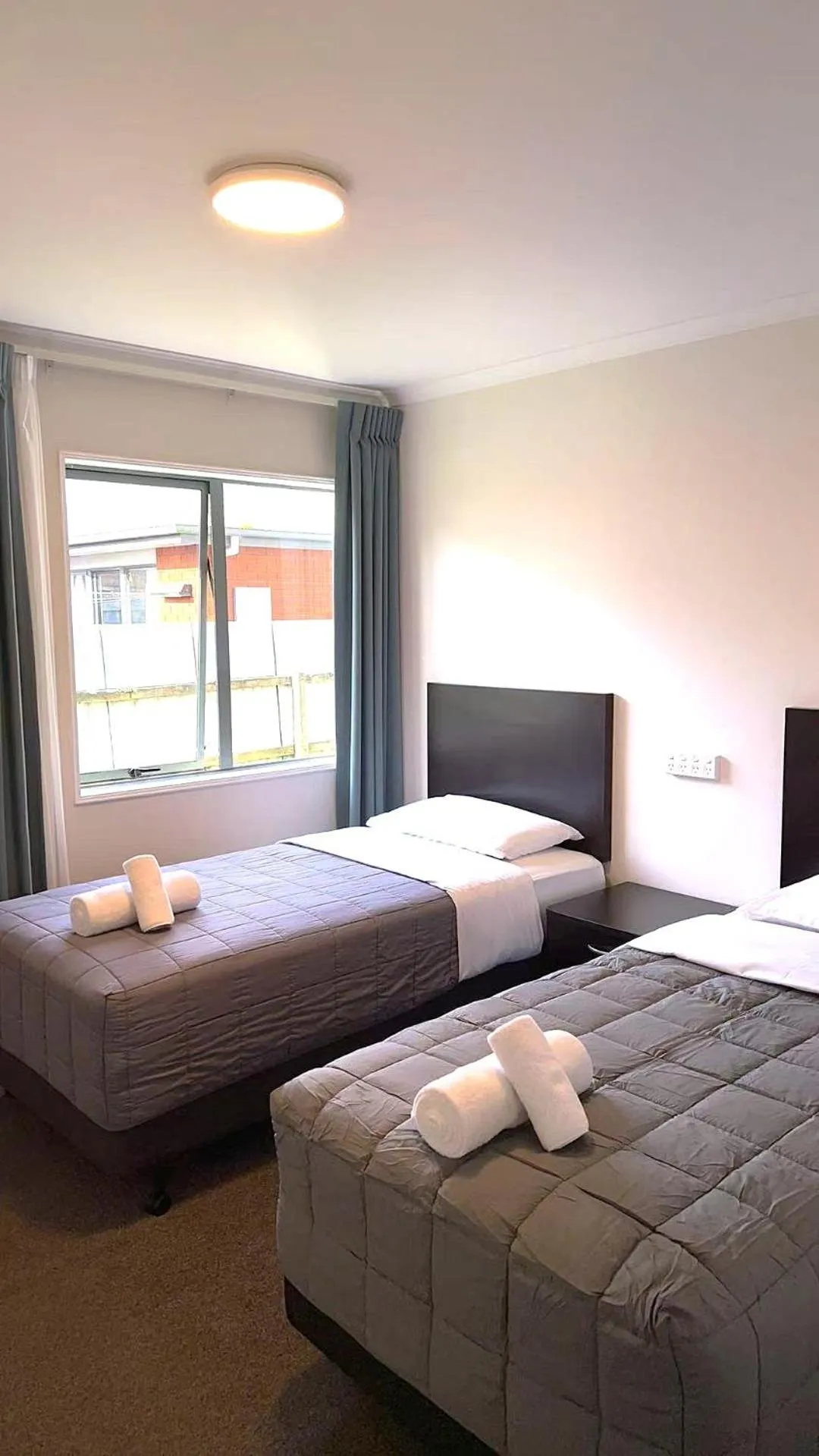 Bed in Alcala Motor Lodge