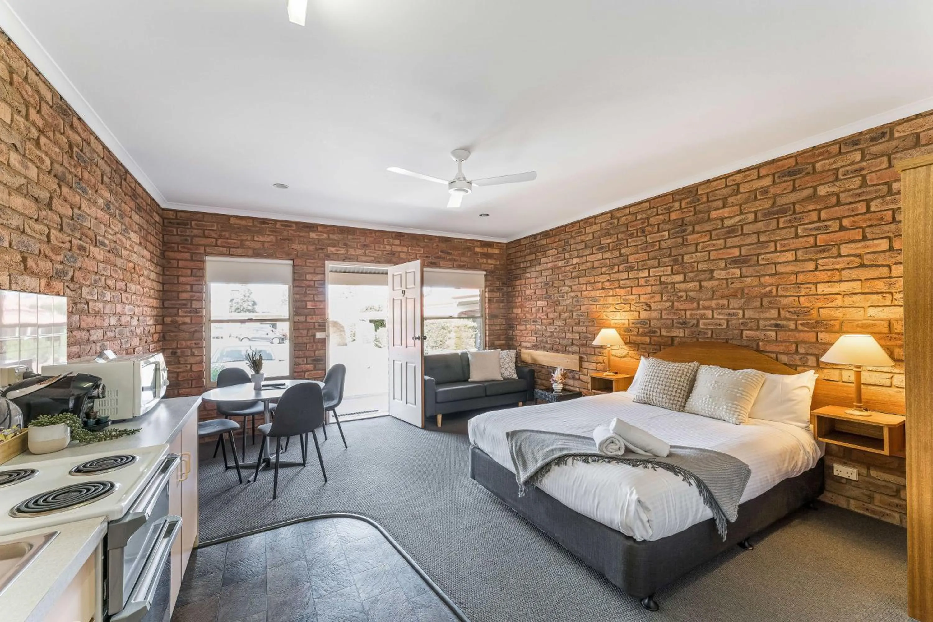 Standard Studio Unit (1BR) – 4B in BIG4 Tasman Holiday Parks - Warrnambool