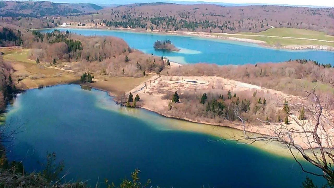 Nearby landmark in Chambre d'hôtes Comme une évidence Clairvaux-les-lacs