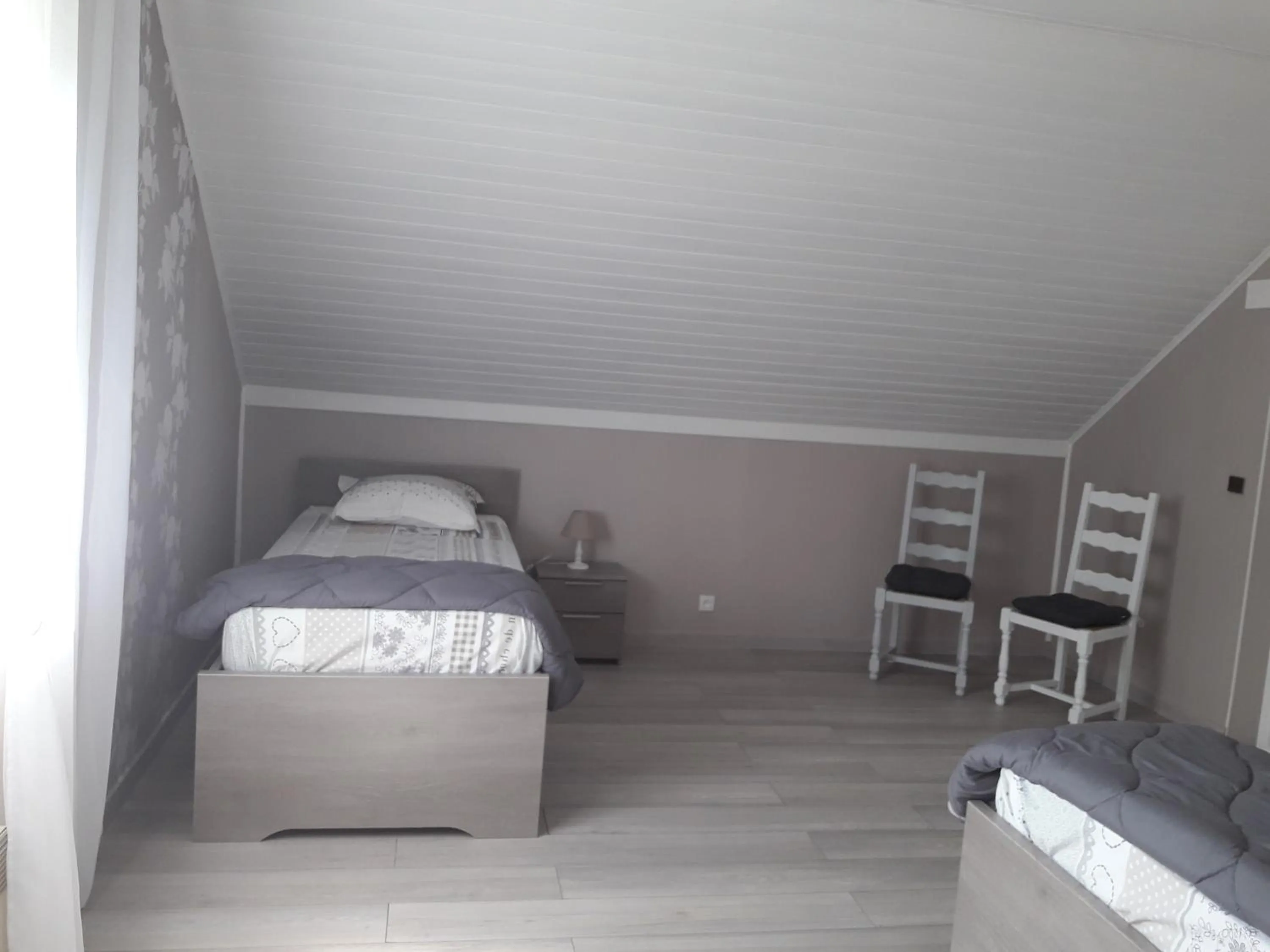 Photo of the whole room in Chambre d'hôtes Comme une évidence Clairvaux-les-lacs