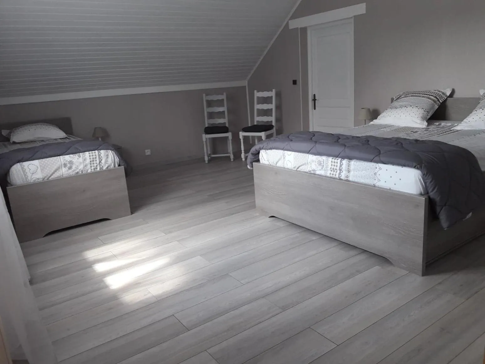 Photo of the whole room in Chambre d'hôtes Comme une évidence Clairvaux-les-lacs