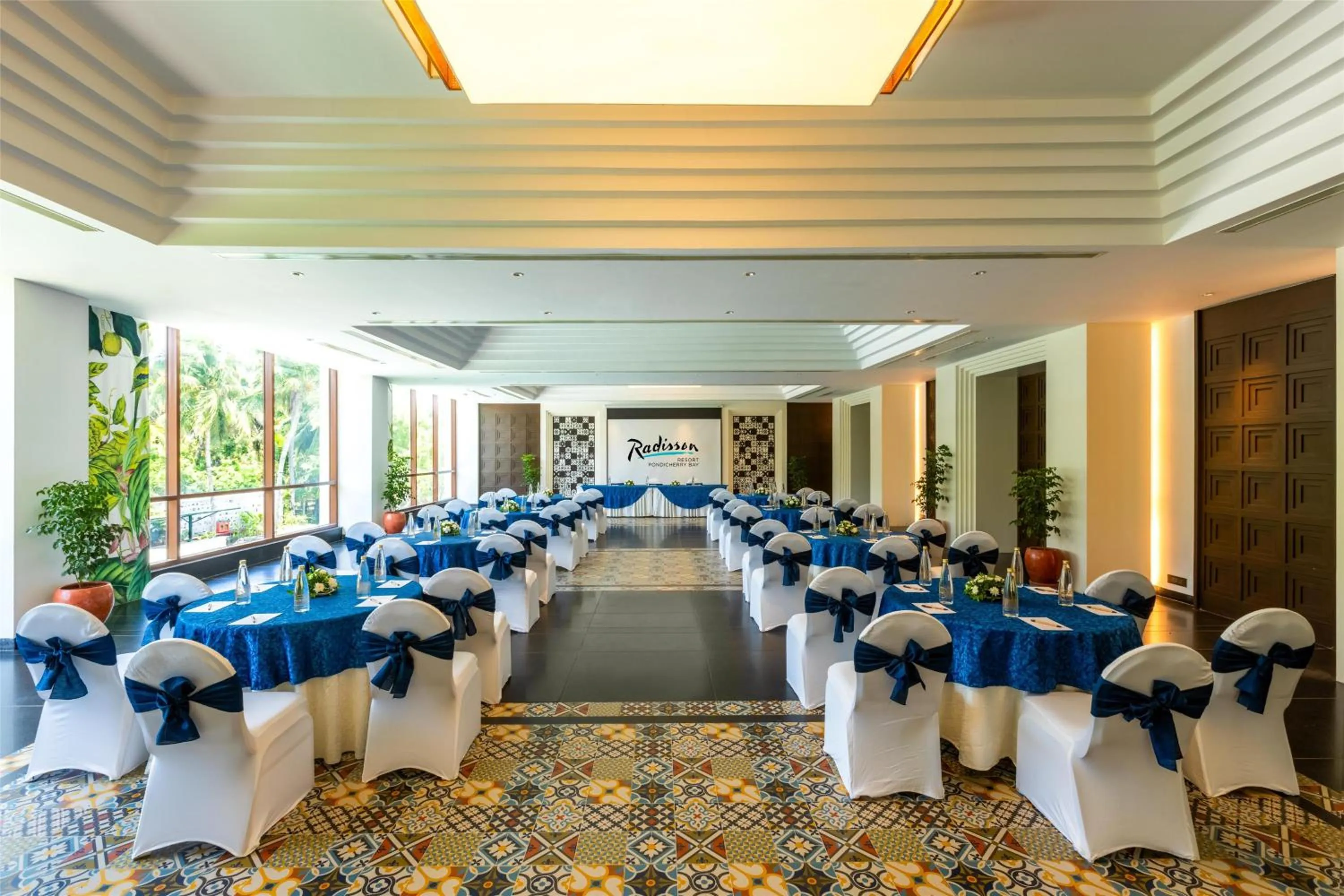 Restaurant/places to eat in Radisson Resort Pondicherry Bay