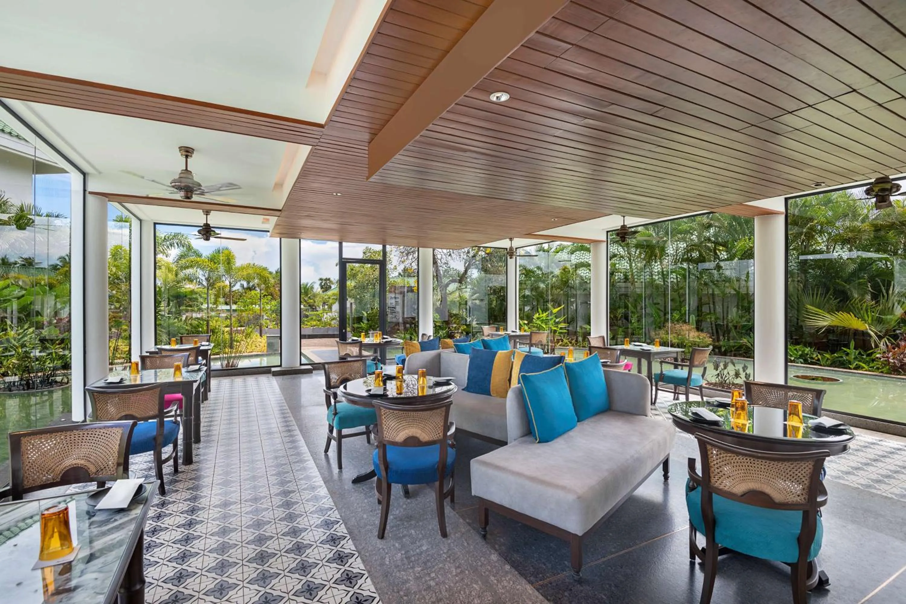 Restaurant/places to eat in Radisson Resort Pondicherry Bay