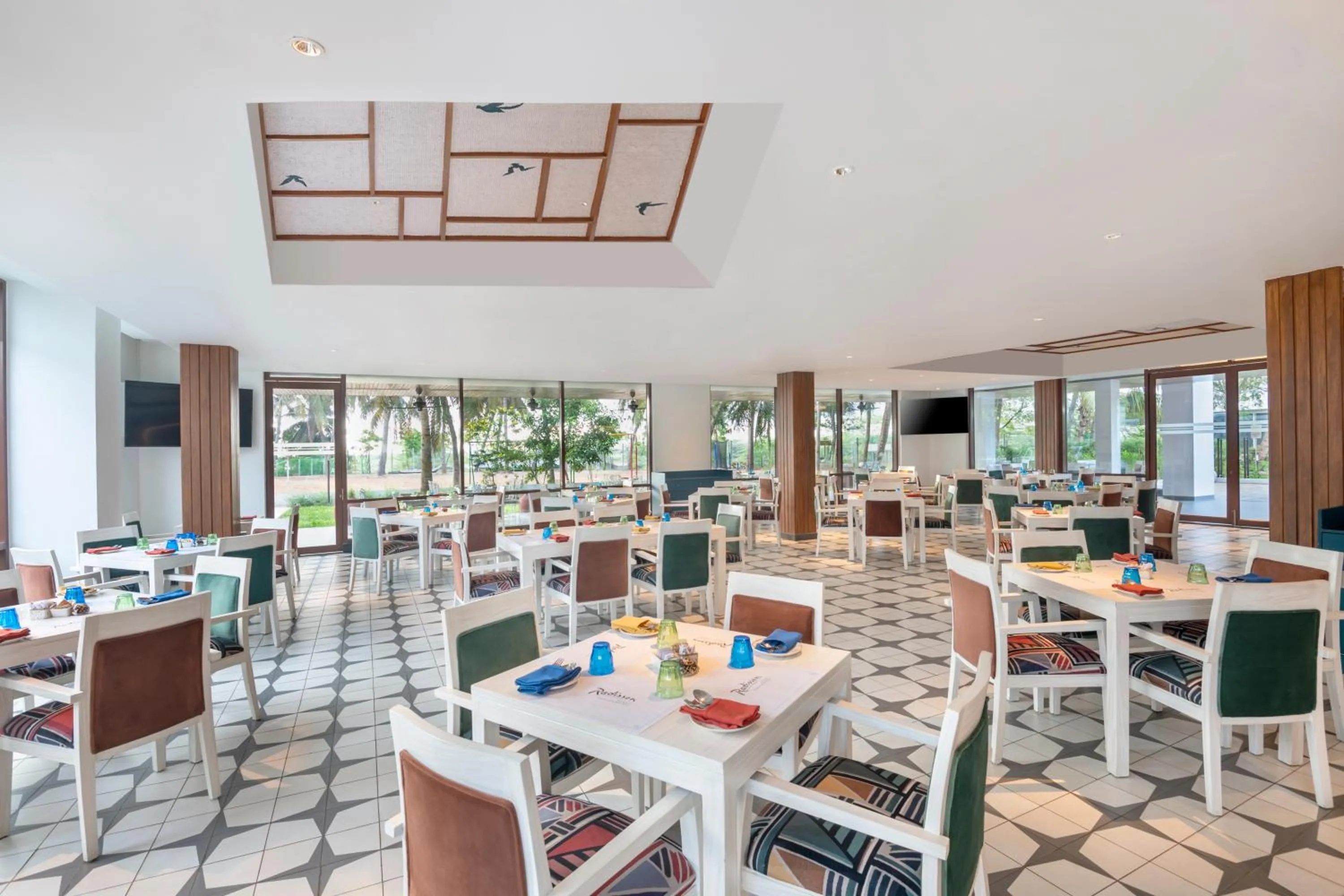 Restaurant/places to eat in Radisson Resort Pondicherry Bay