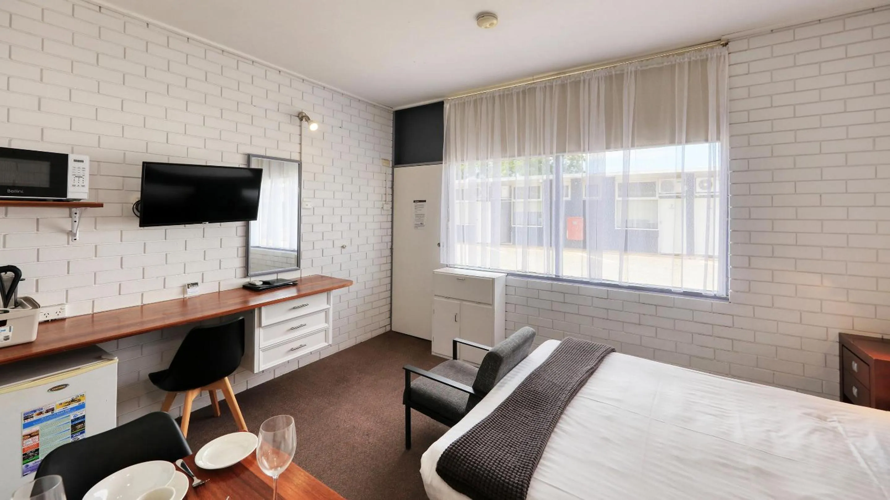 Bed in Sun Centre Motel