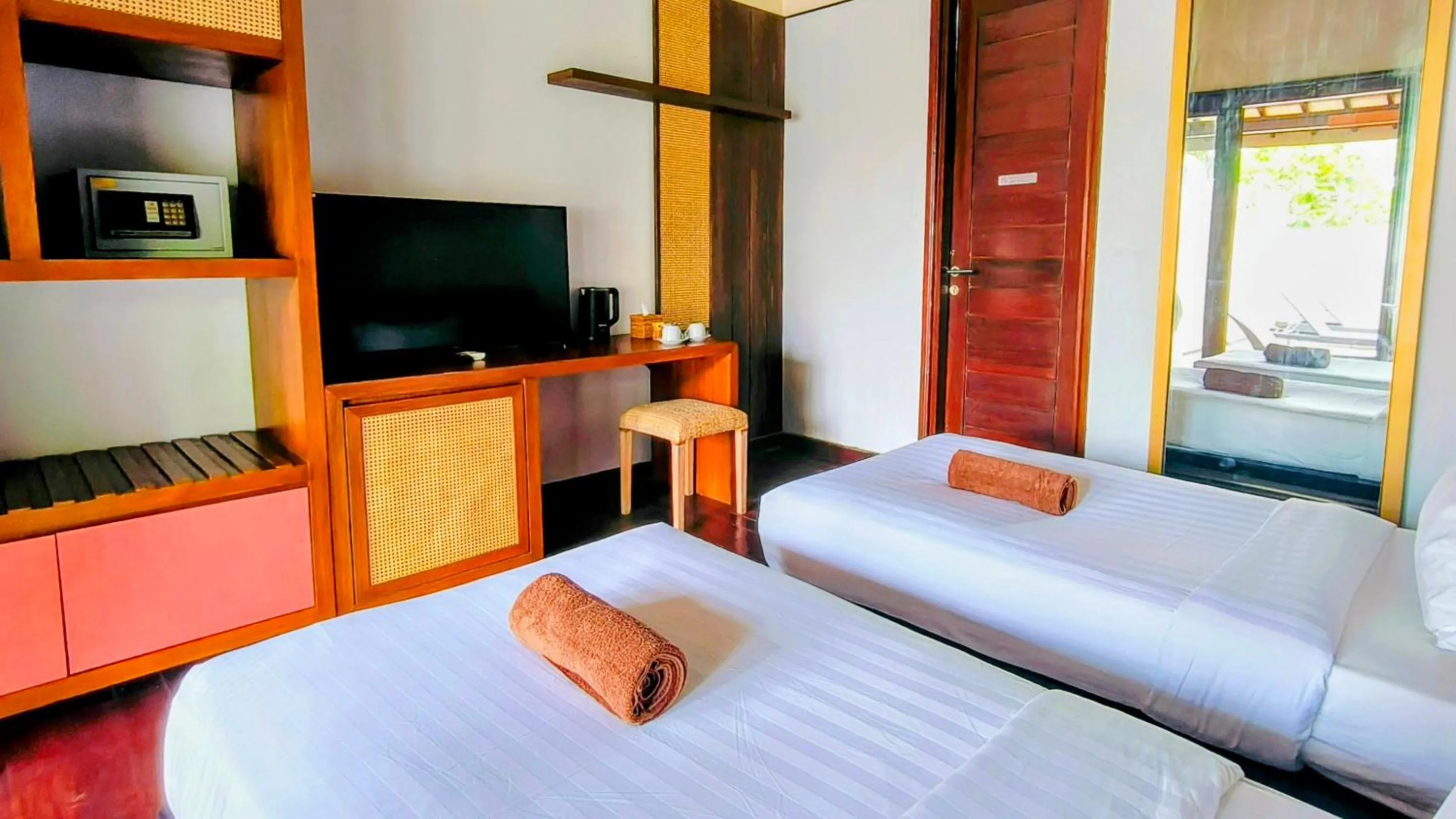 TV and multimedia, Bed in The Trawangan Resort