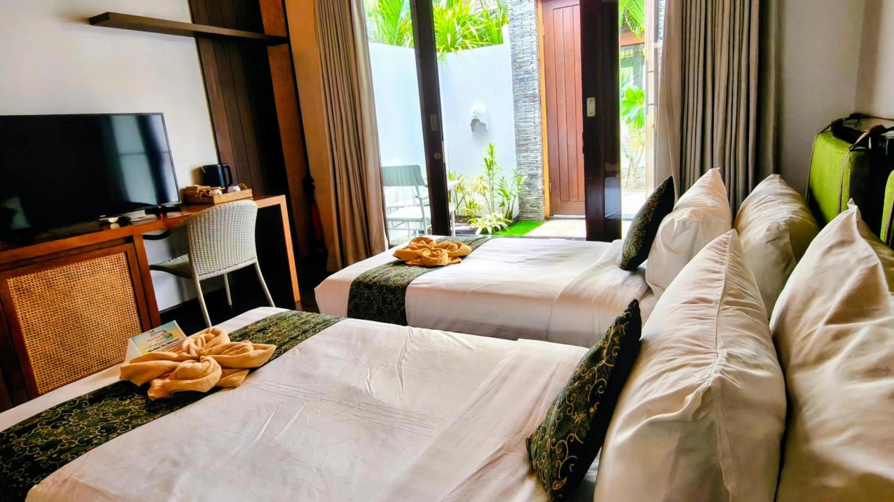 Bed in The Trawangan Resort