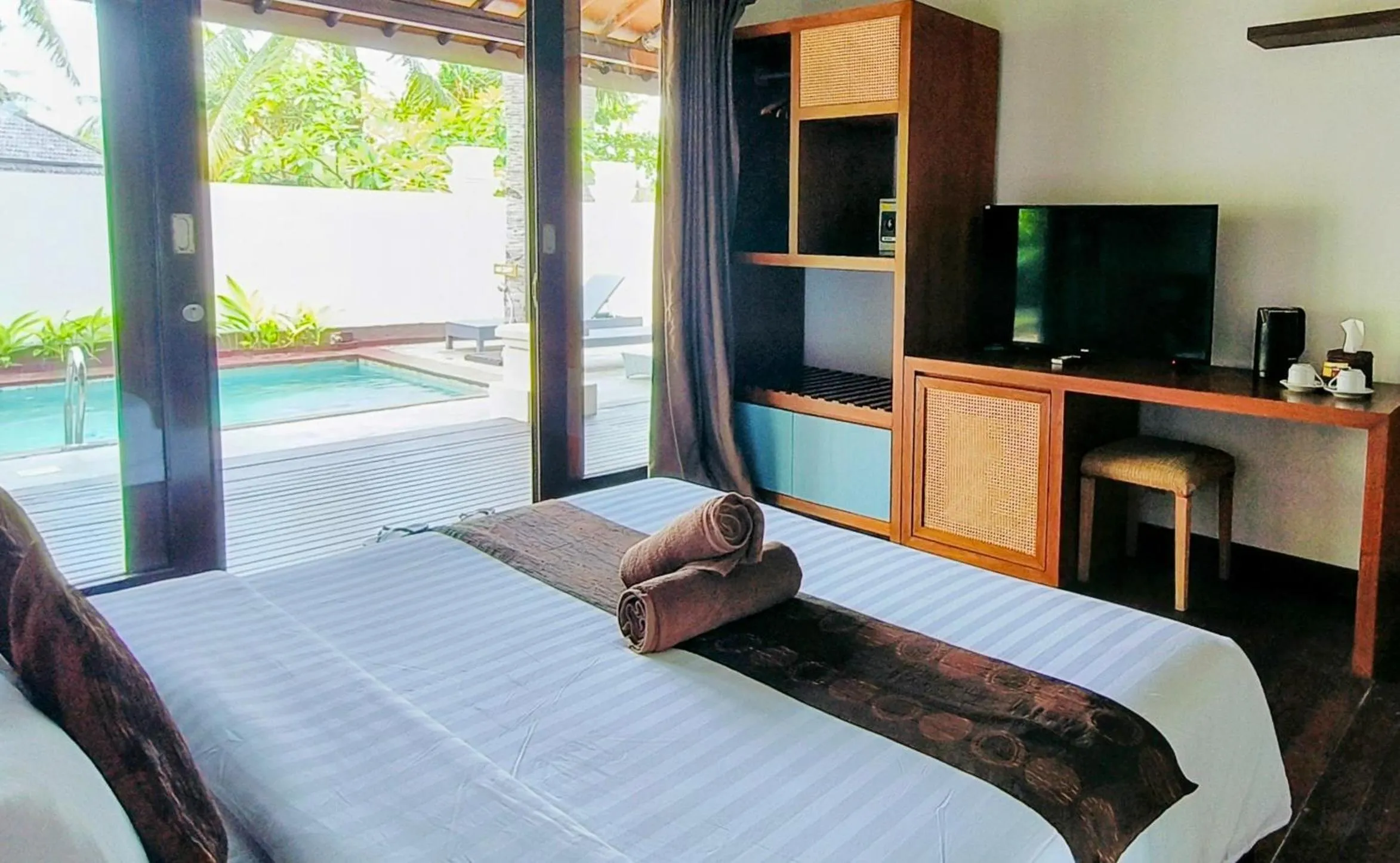 Natural landscape, Bed in The Trawangan Resort