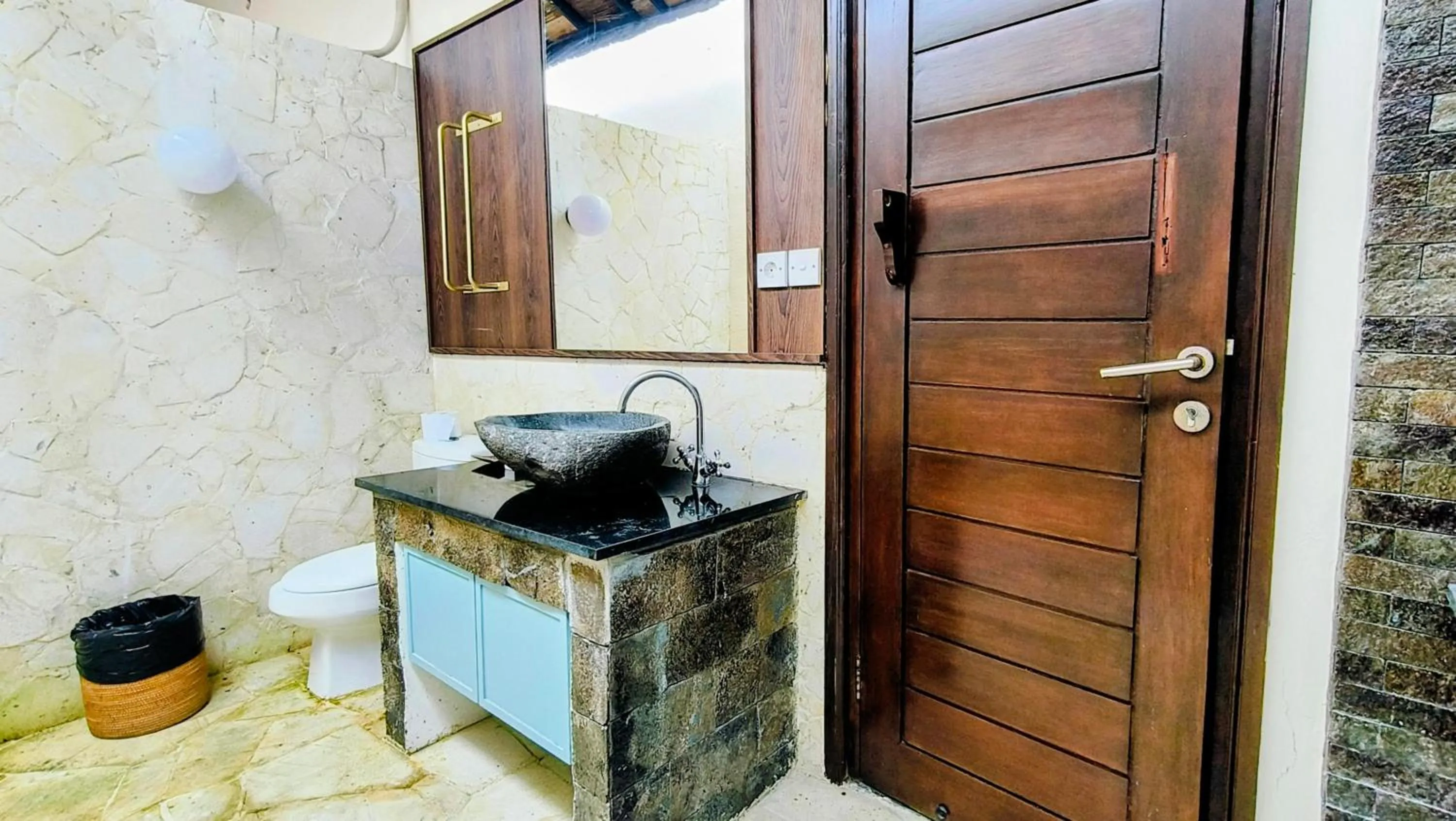 Toilet in The Trawangan Resort