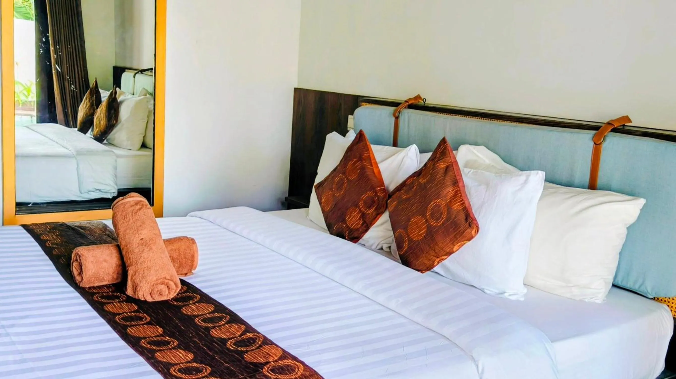 Bed in The Trawangan Resort