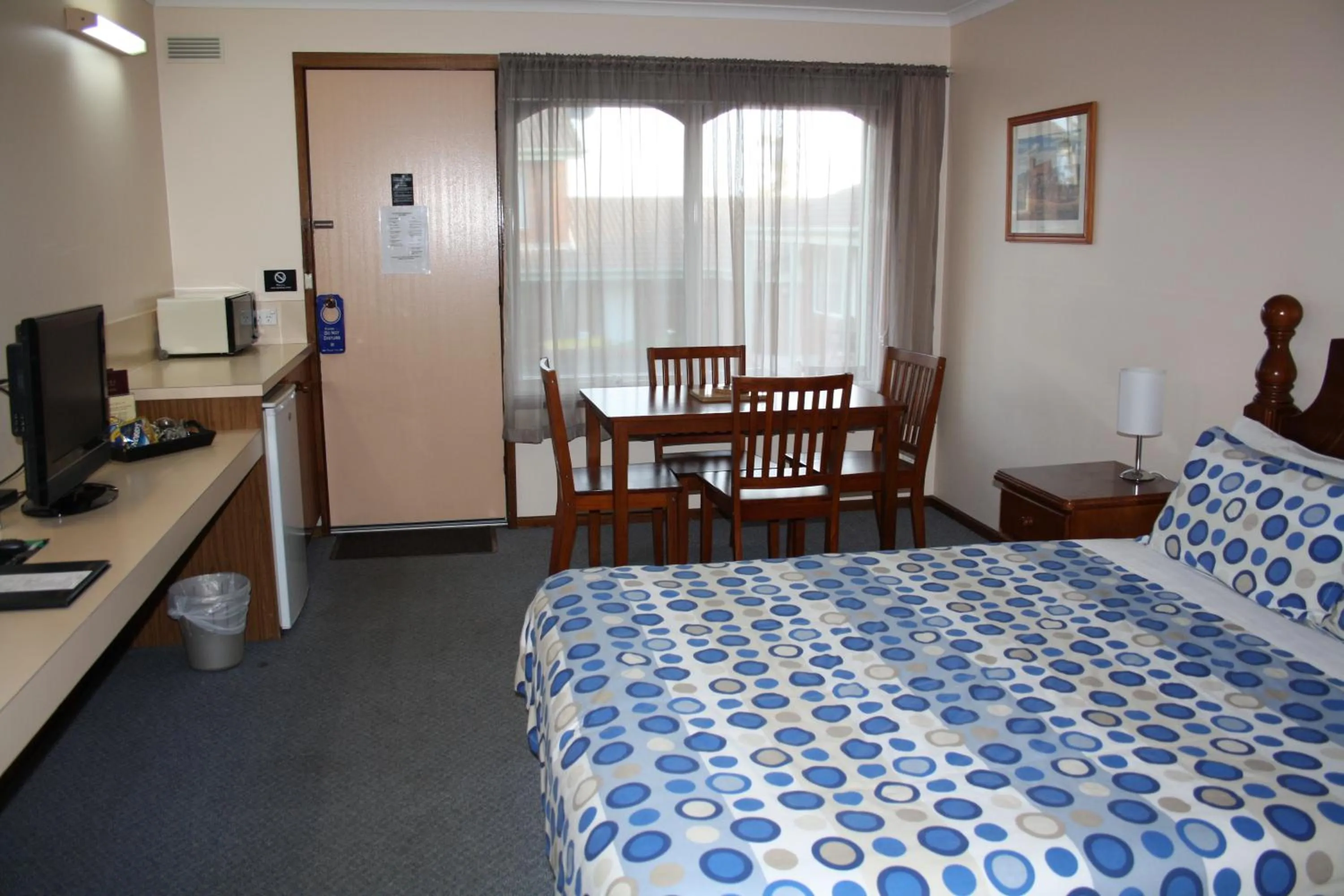 Bed in Raglan Motor Inn