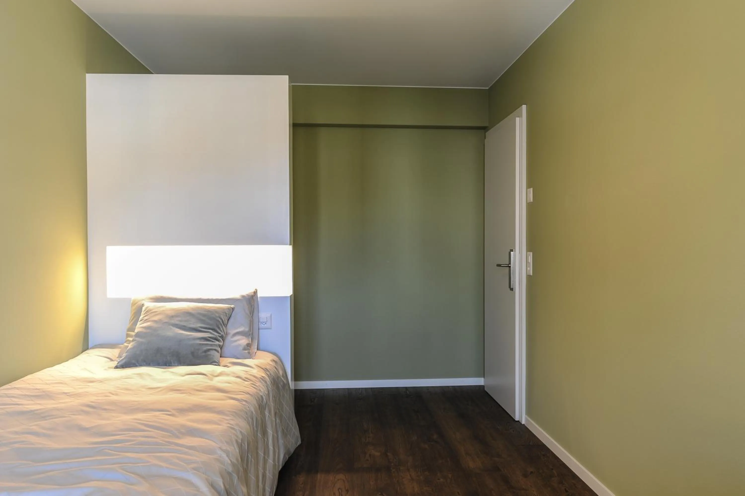 Photo of the whole room, Bed in wolke 4