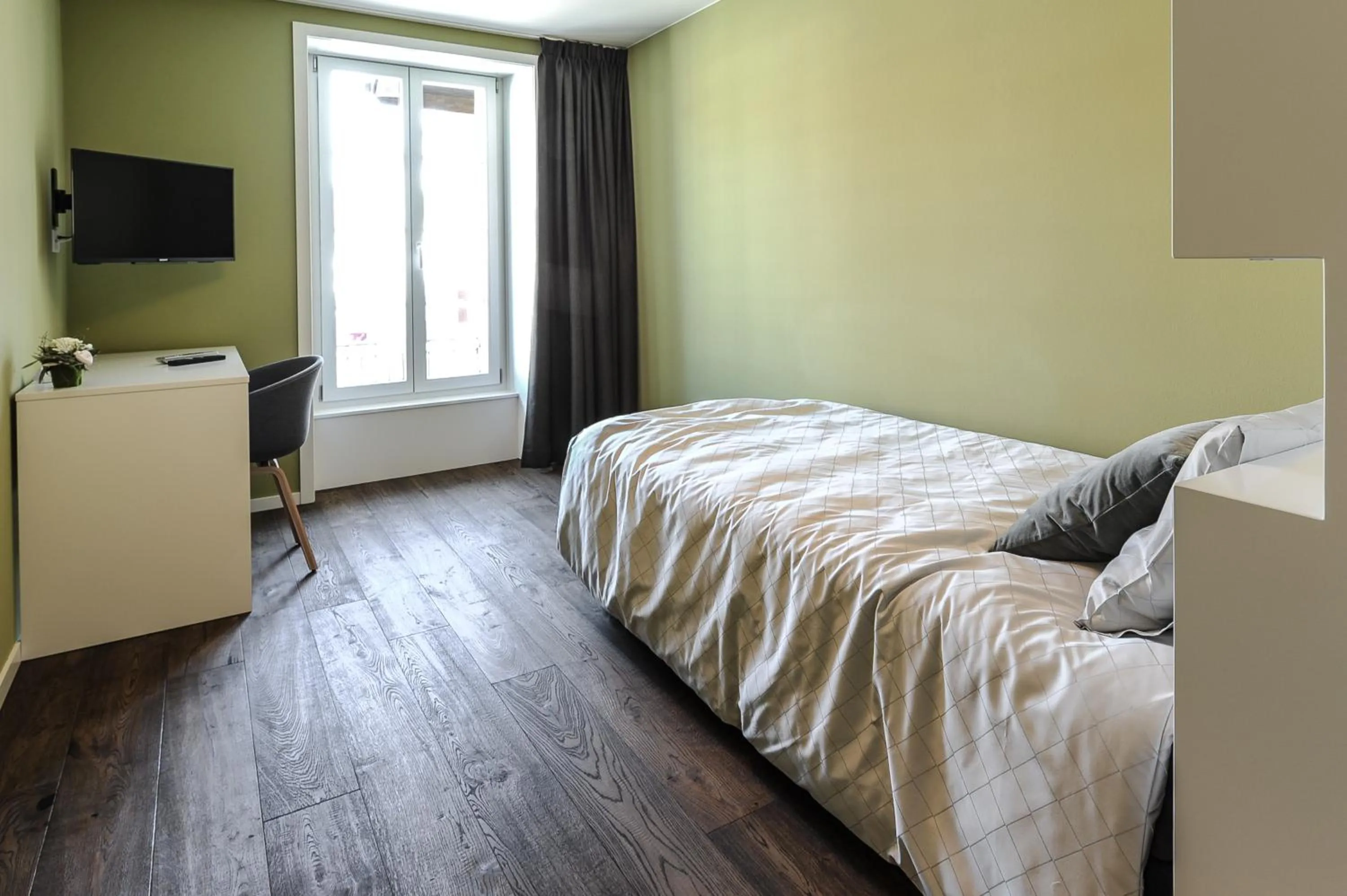 Photo of the whole room, Bed in wolke 4