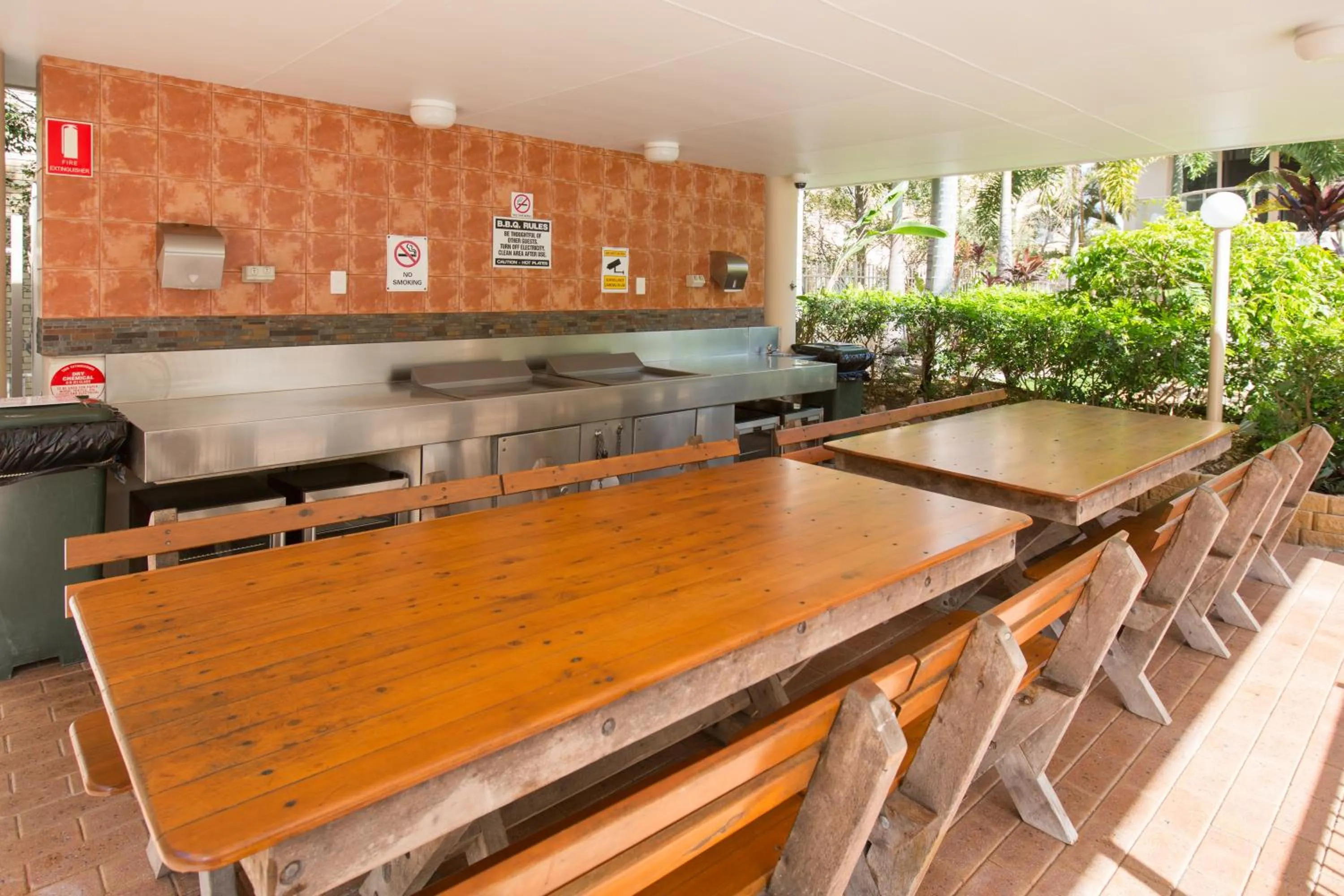 BBQ facilities in Miami Beachside Holiday Apartments