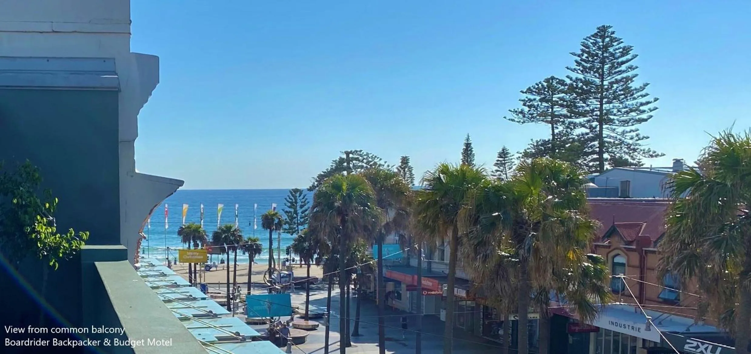 Balcony/Terrace in Boardrider Backpackers and Budget Motel