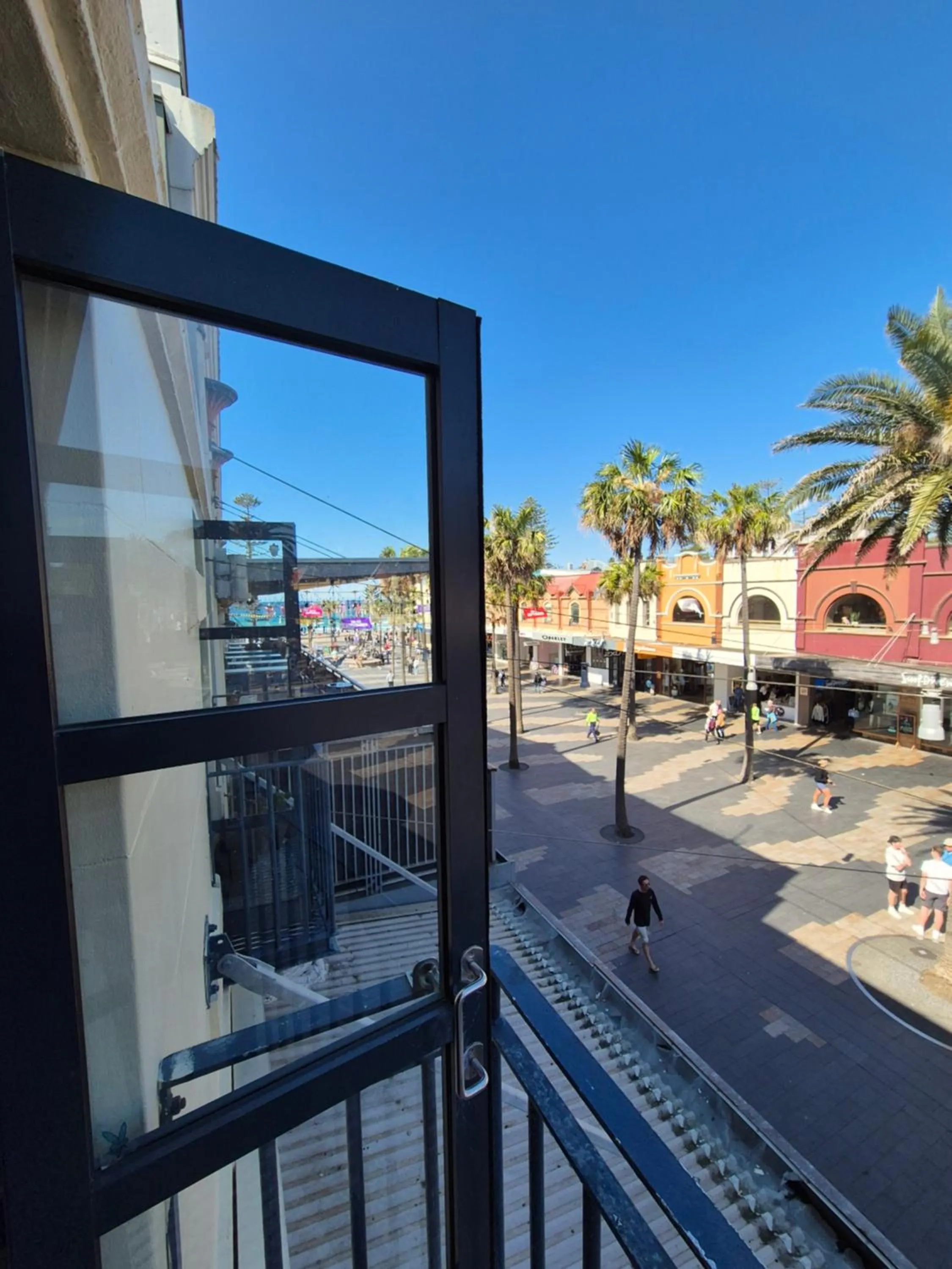 Property building in Boardrider Backpackers and Budget Motel