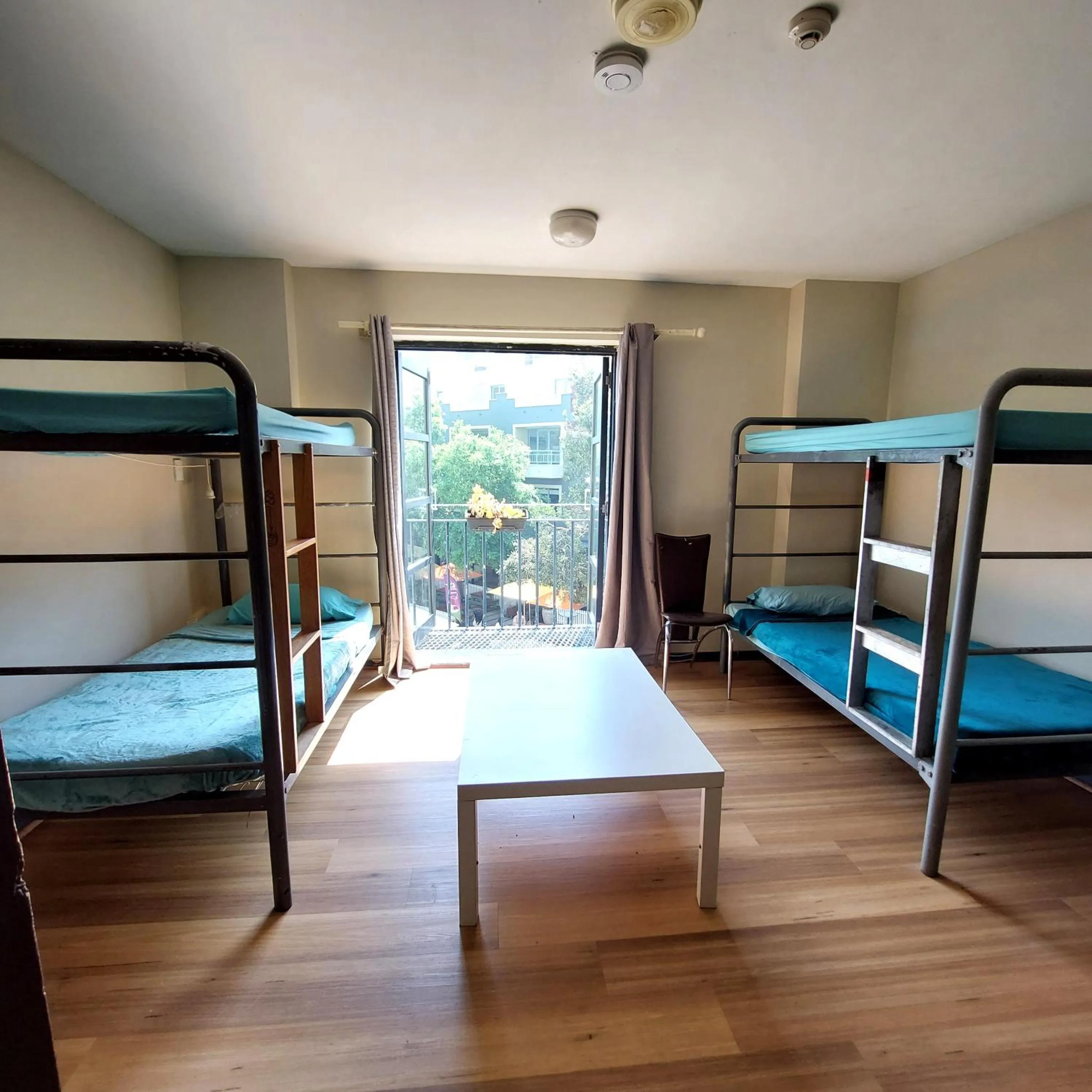 Bedroom, Bed in Boardrider Backpackers and Budget Motel