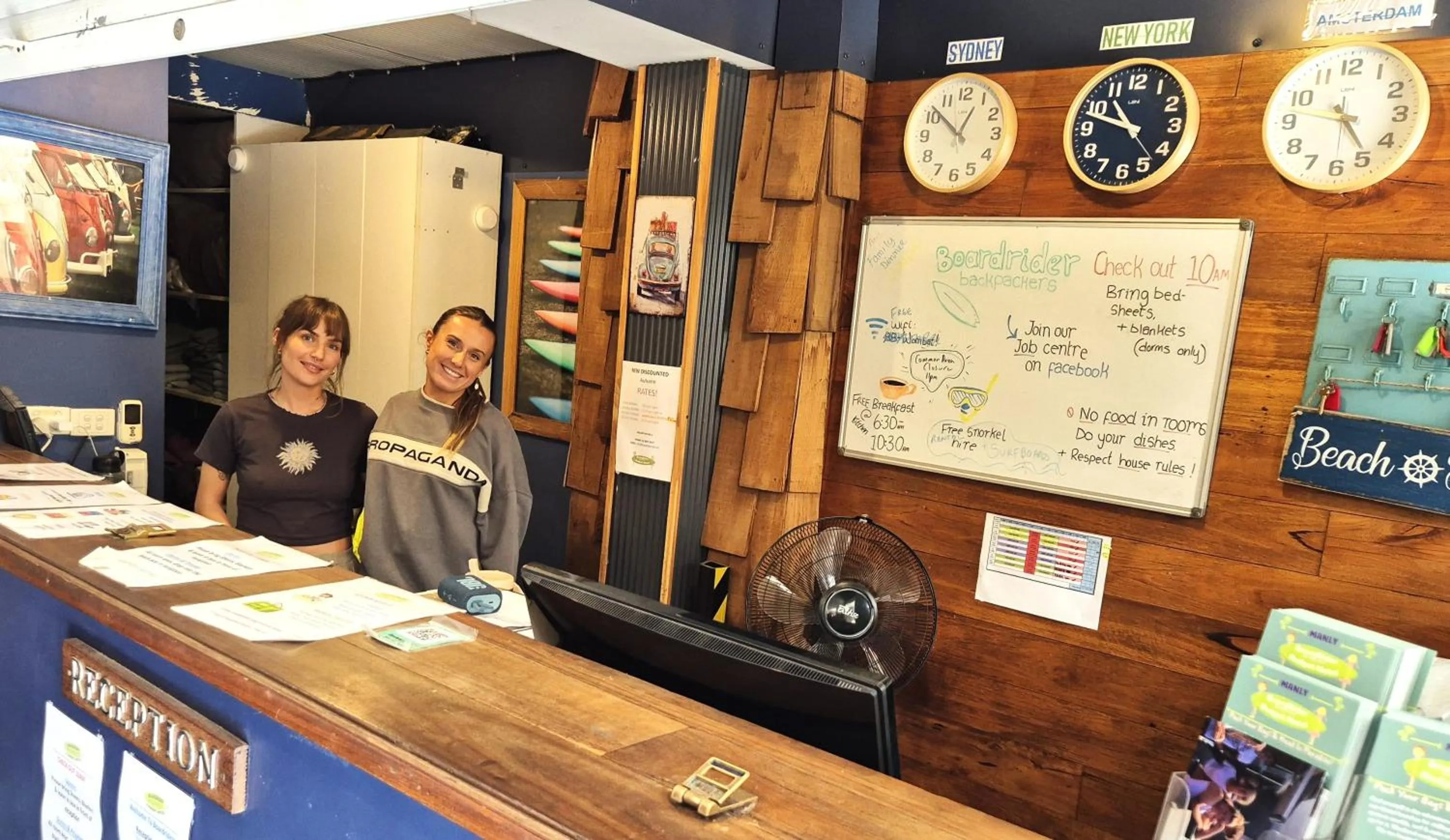 Lobby or reception in Boardrider Backpackers and Budget Motel