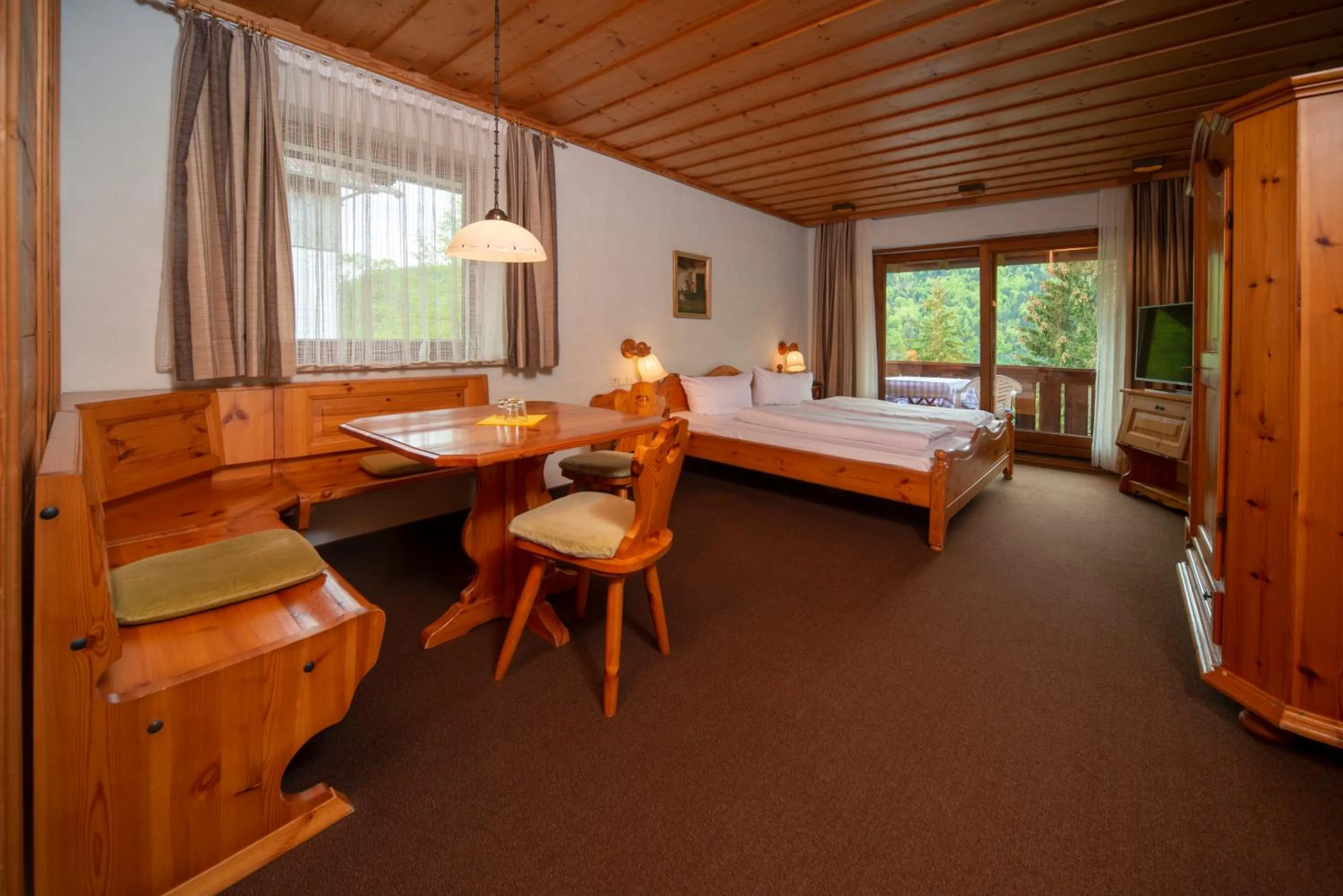 Balcony/Terrace, Bed in Seehotel Weissensee