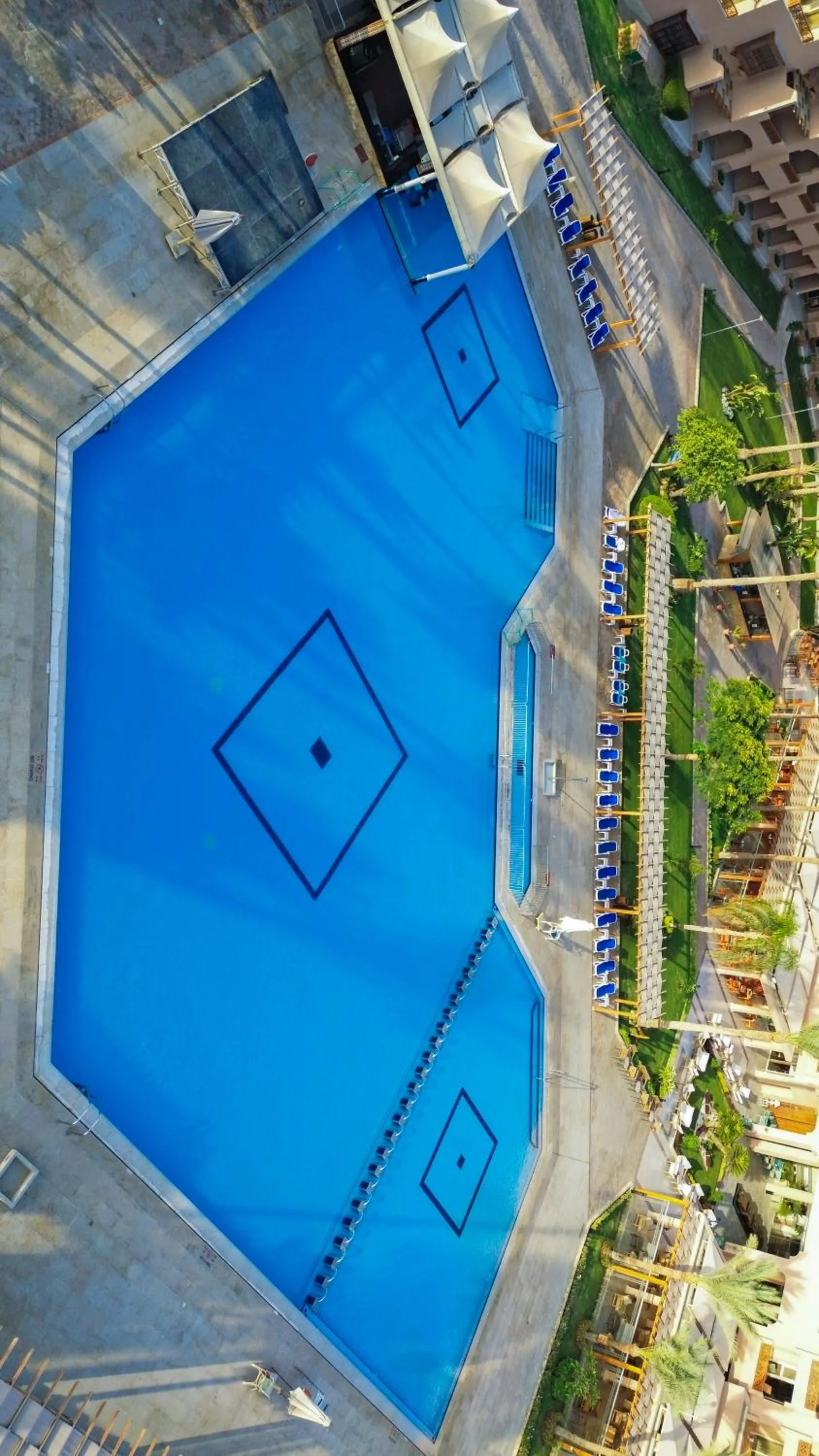 Swimming pool in Continental Hotel Hurghada