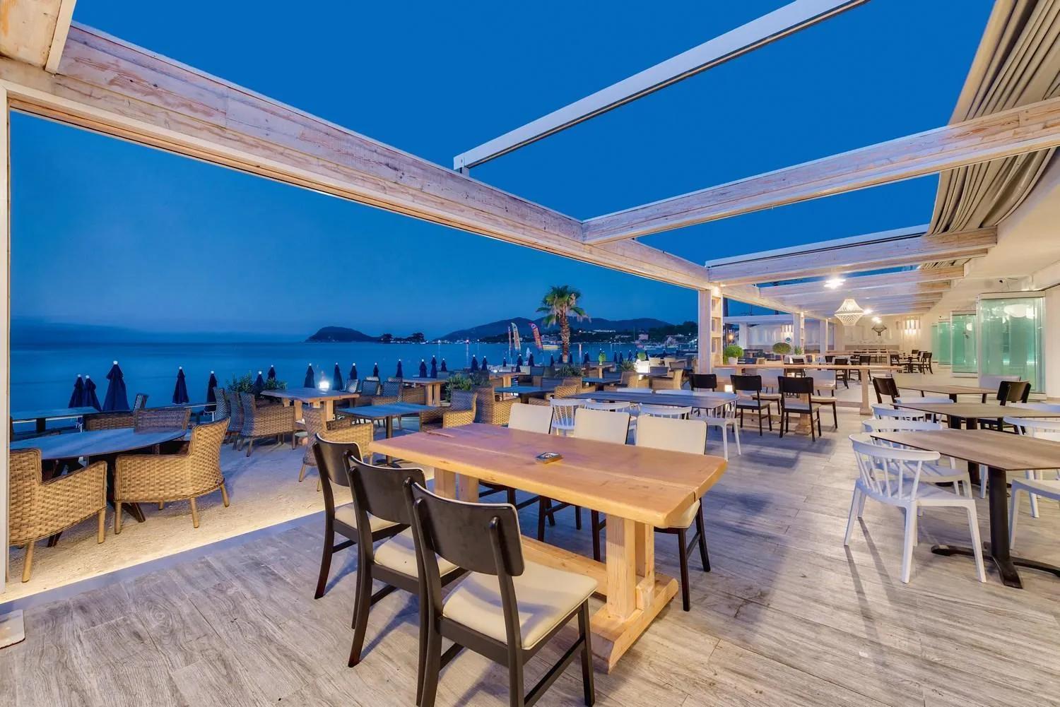 Restaurant/places to eat in Mandala Seafront Suites
