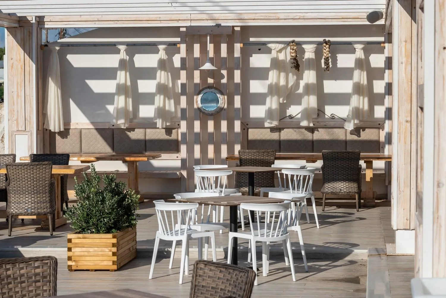 Restaurant/places to eat in Mandala Seafront Suites