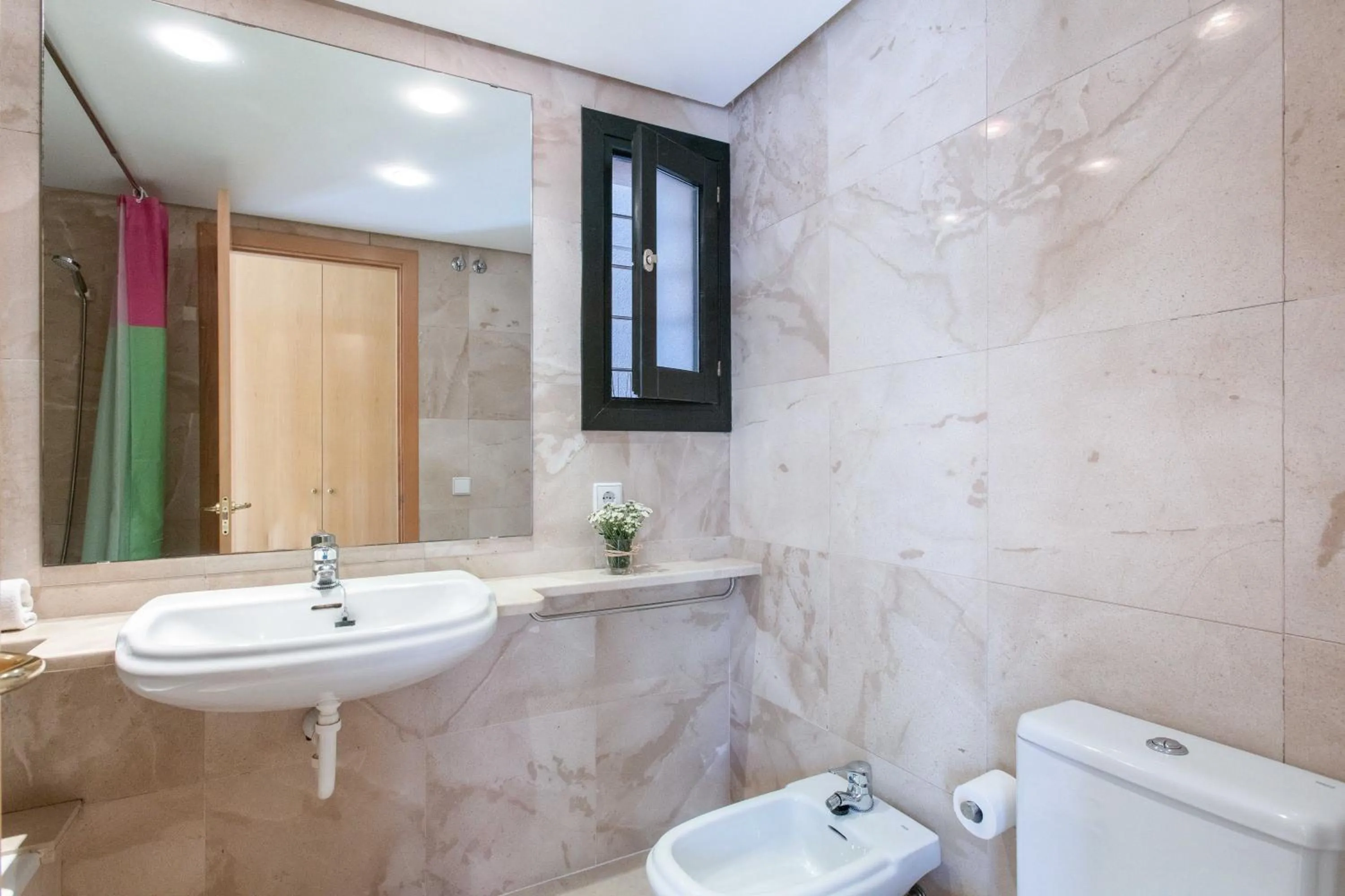 Shower in Flateli Pou Rodó 1