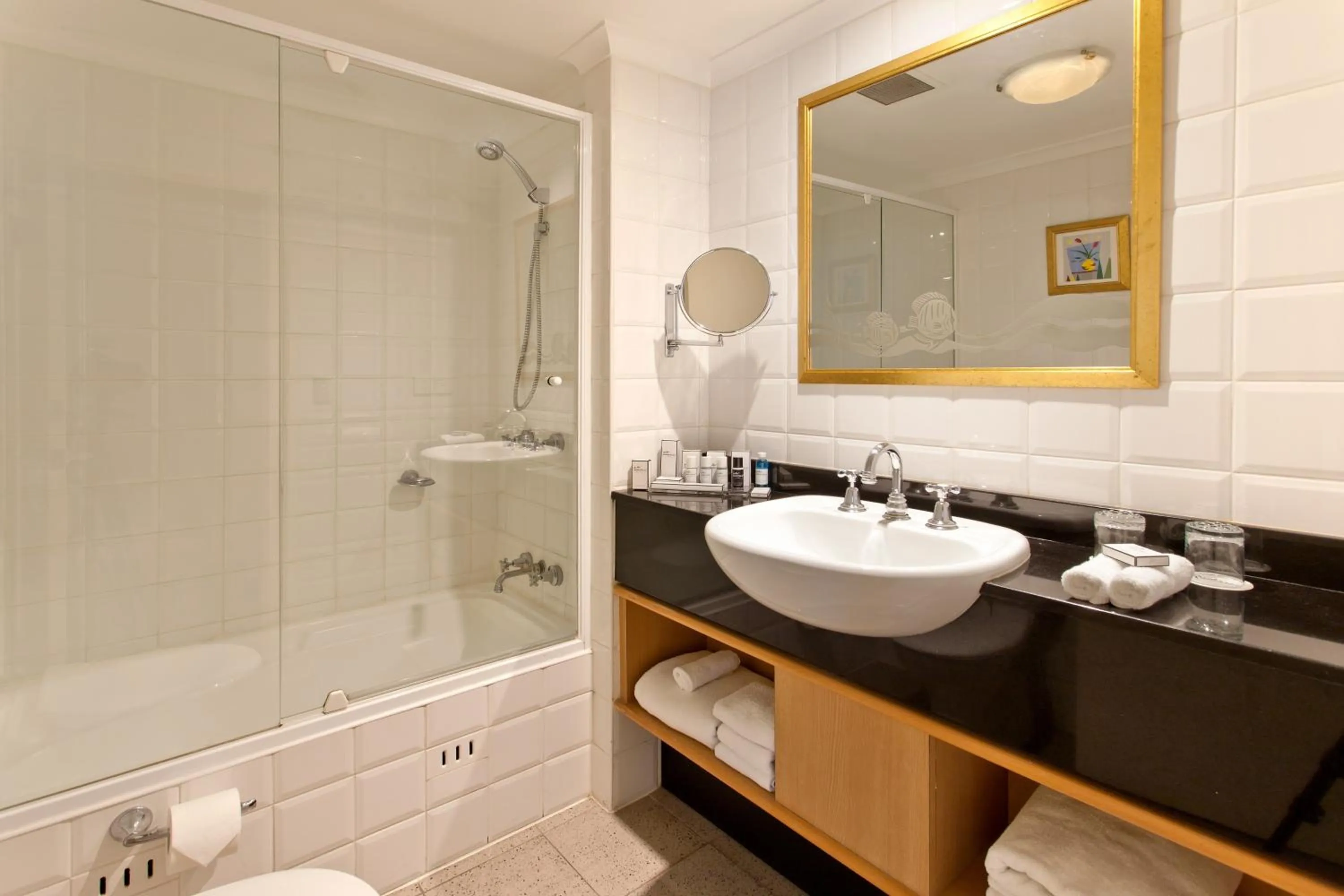 Shower in Rydges Darling Square Apartment Hotel