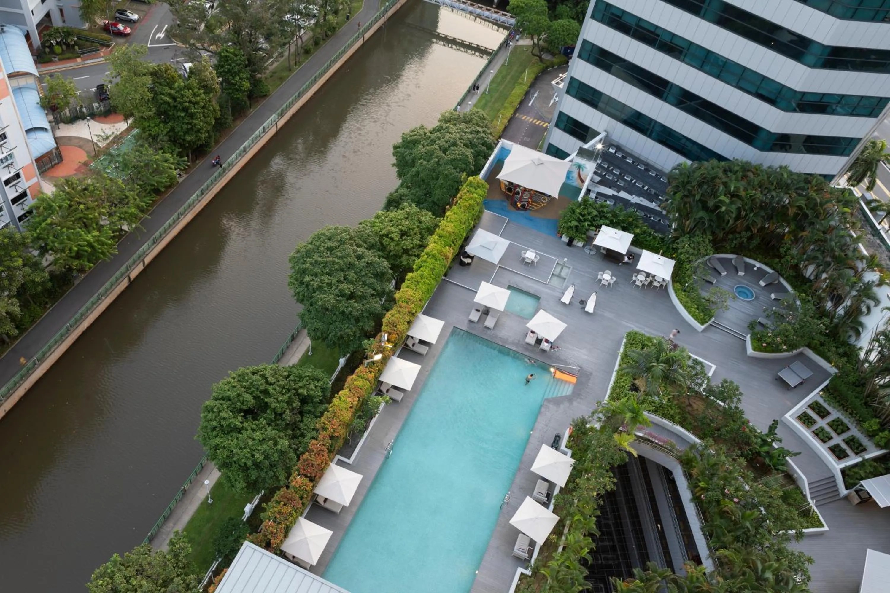 Day in Fraser Suites Singapore