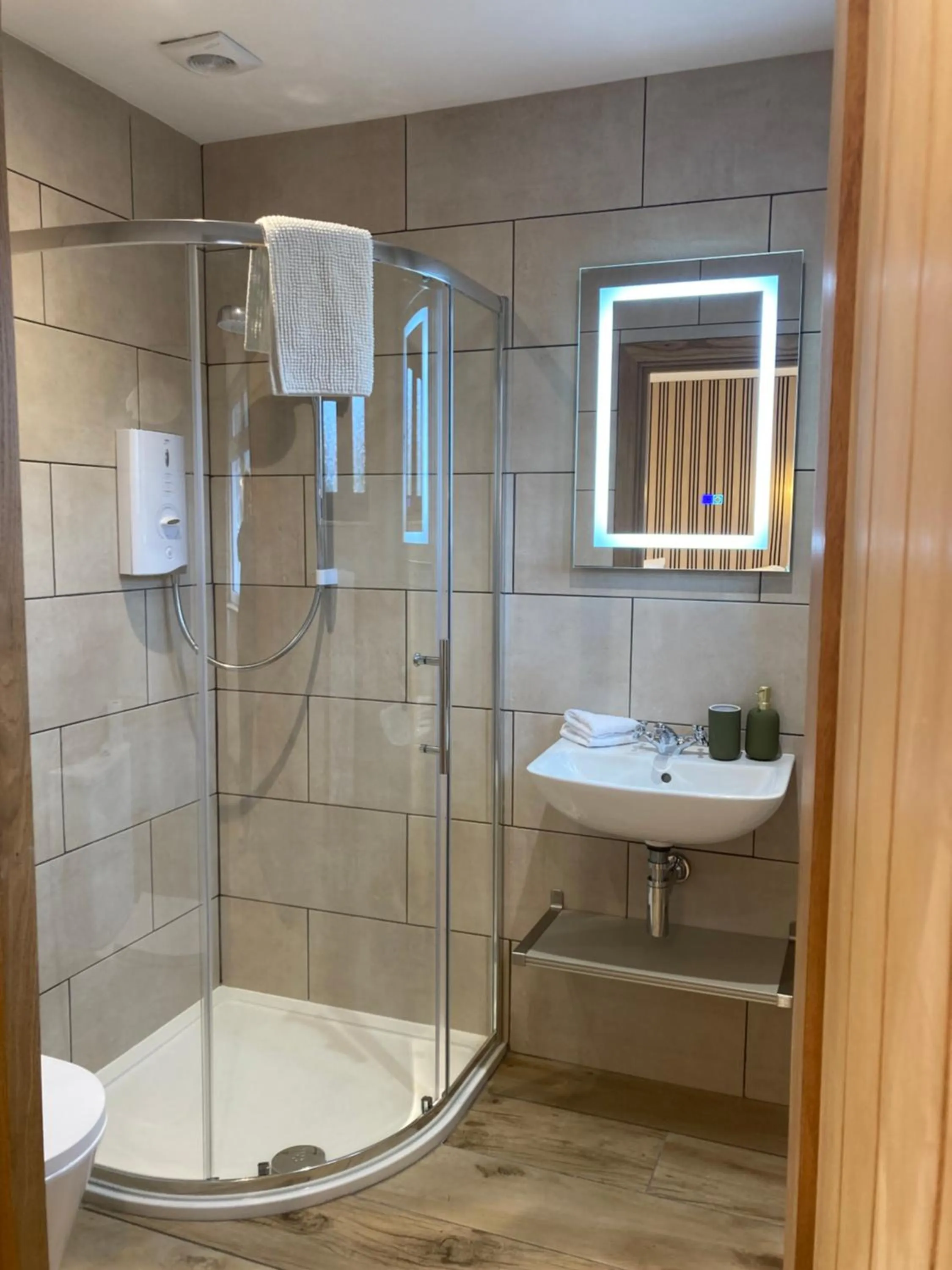 Shower in Glendale View