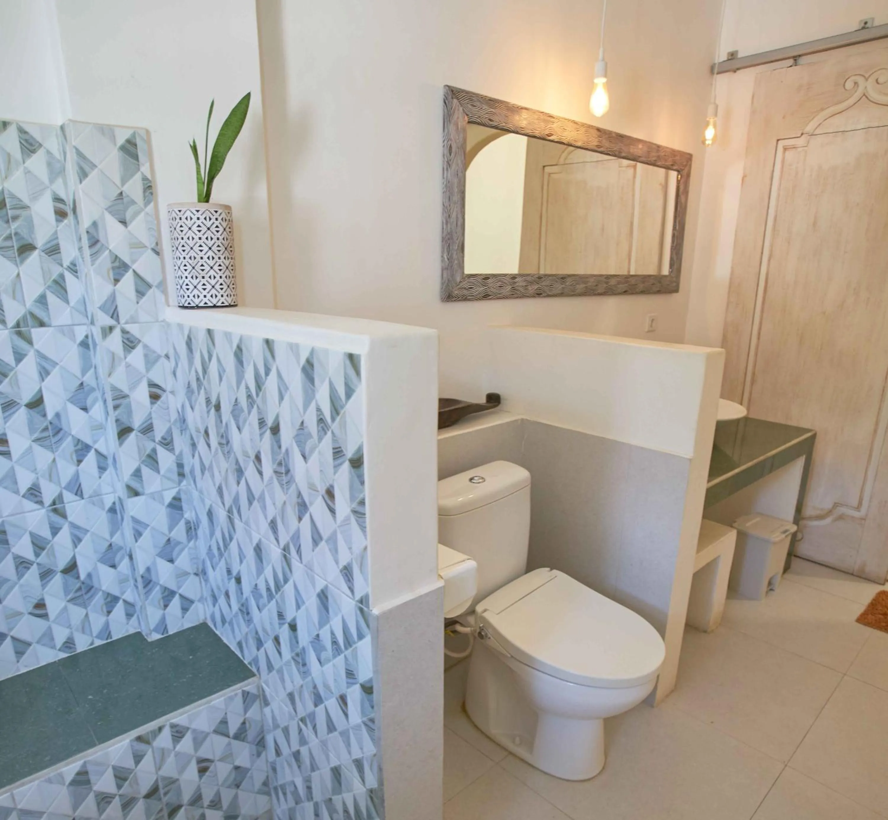 Shower in ISLA INDAH RETREAT boutique hotel