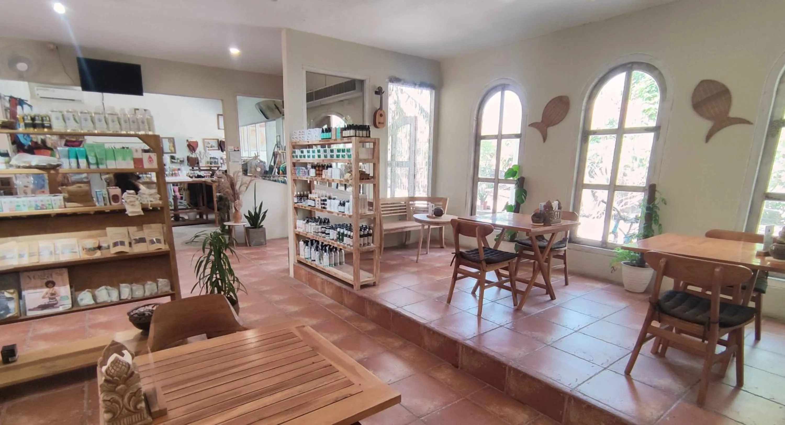 Restaurant/places to eat in ISLA INDAH RETREAT boutique hotel