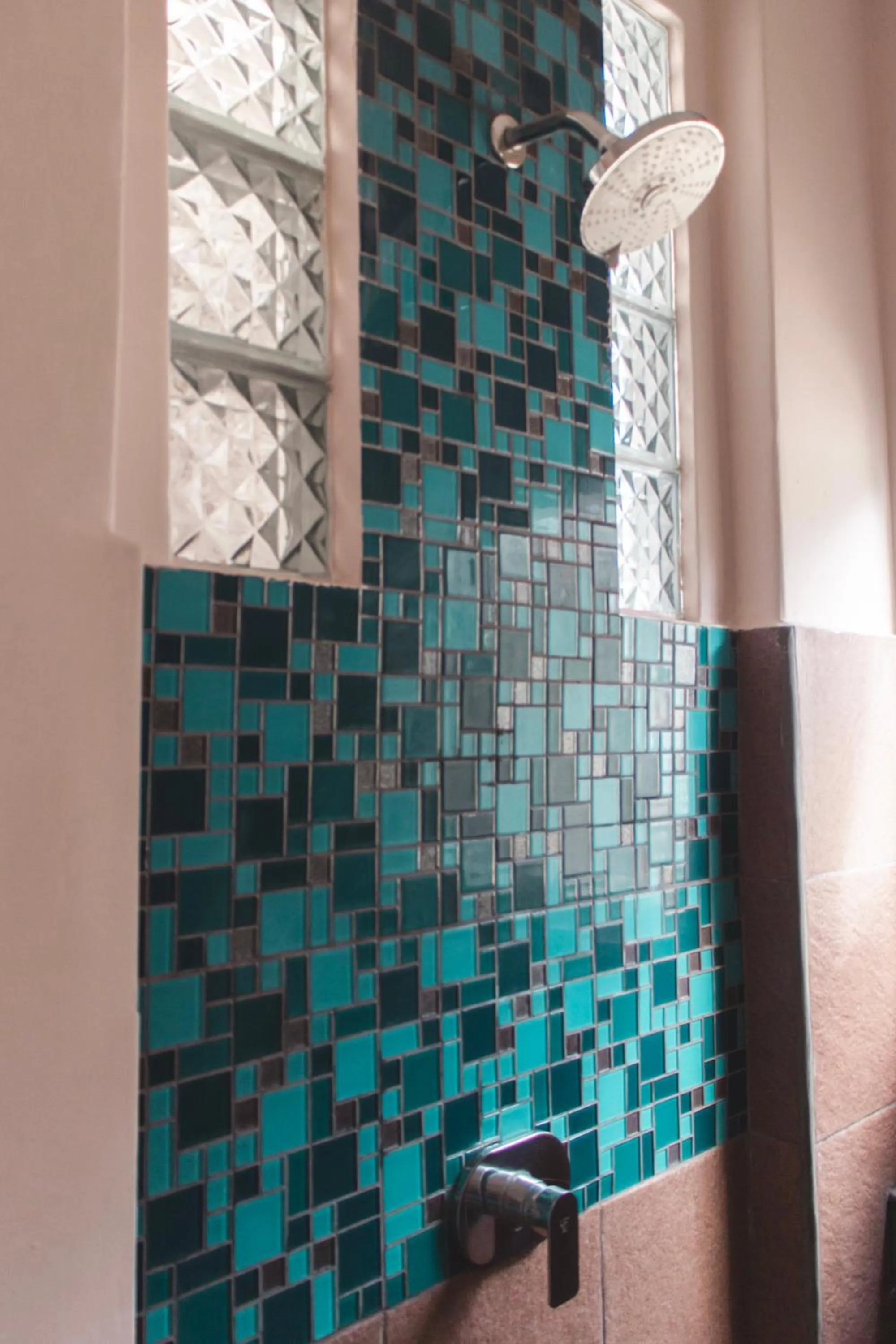 Shower in ISLA INDAH RETREAT boutique hotel