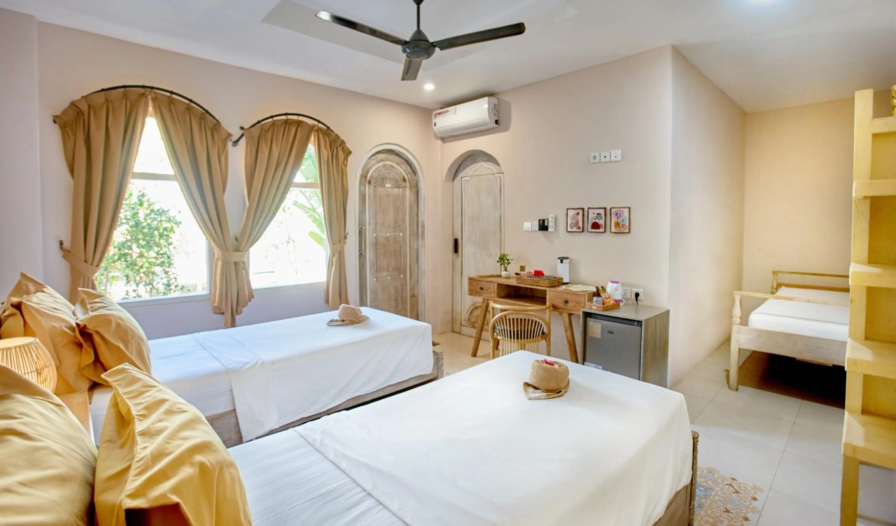 Bed in ISLA INDAH RETREAT boutique hotel