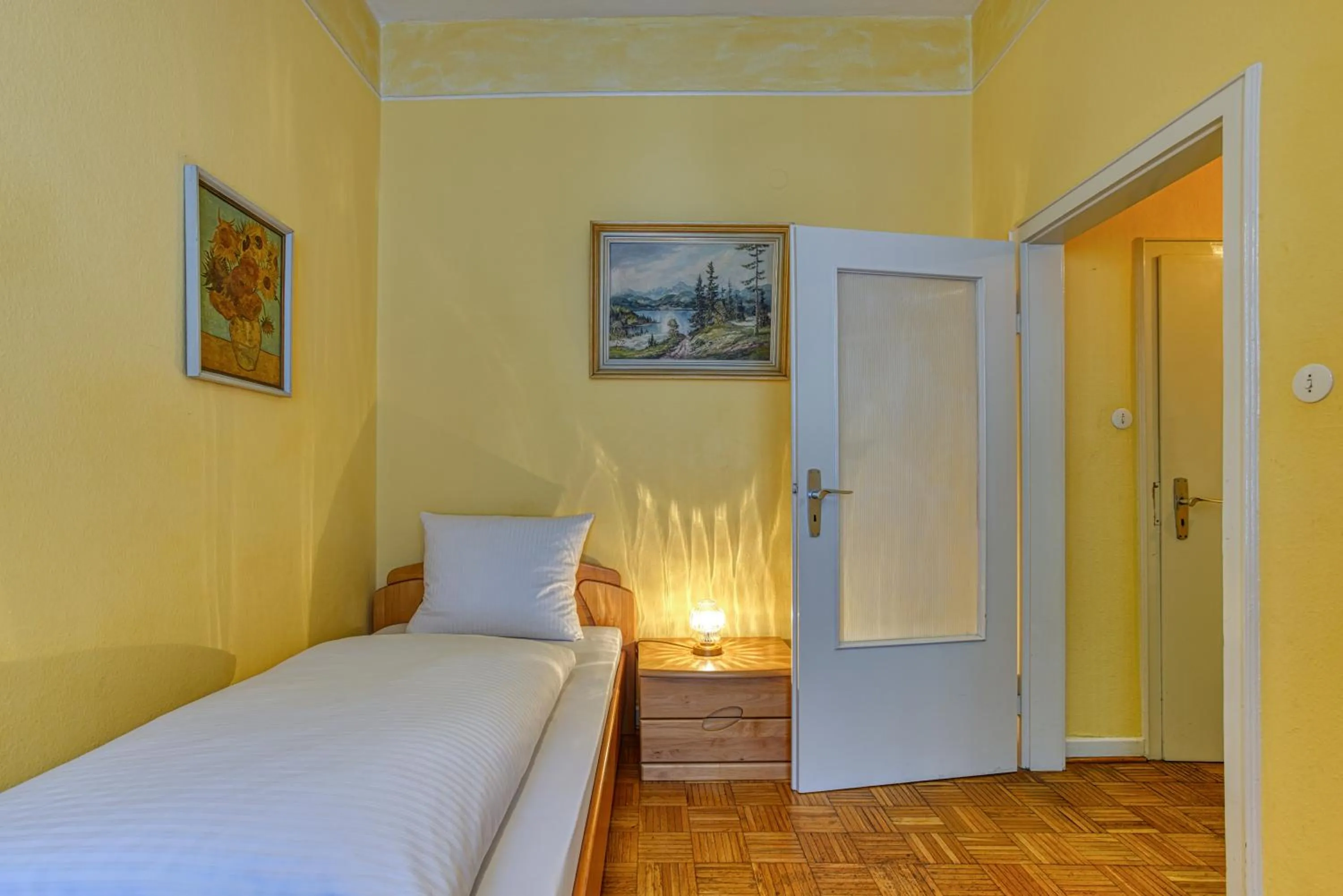 Bed in Hotel Carlton