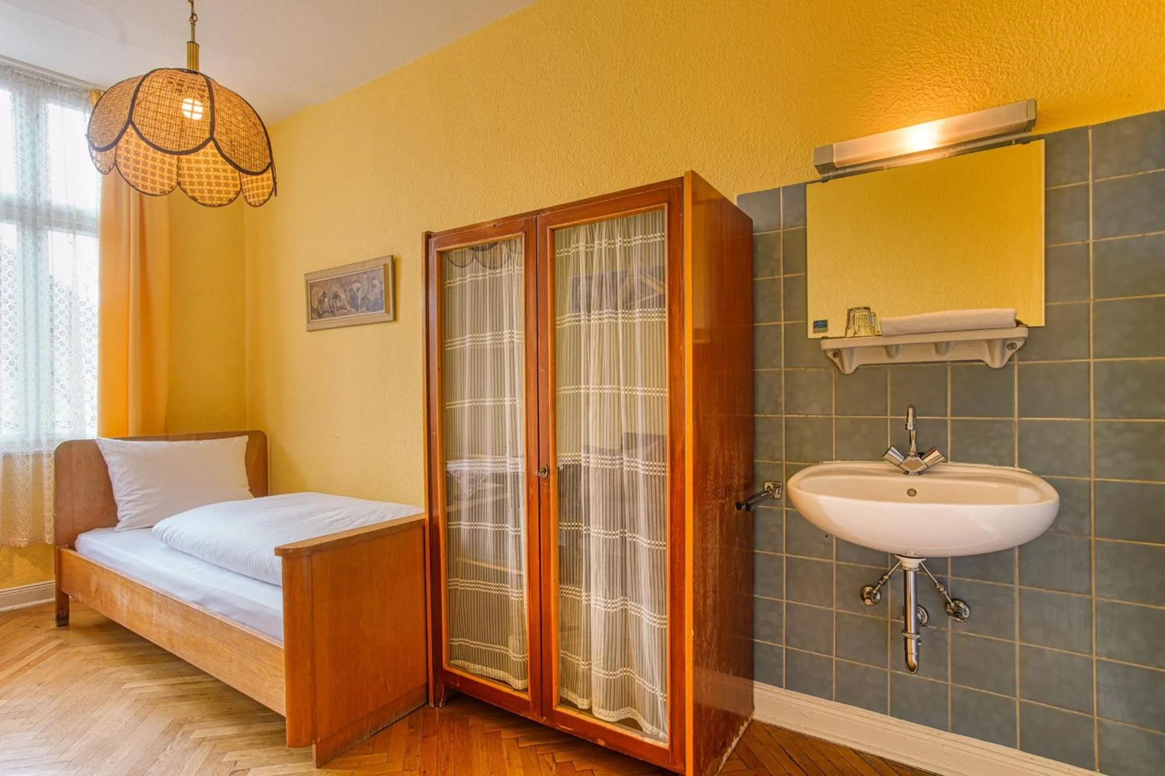 Photo of the whole room, Bed in Hotel Carlton