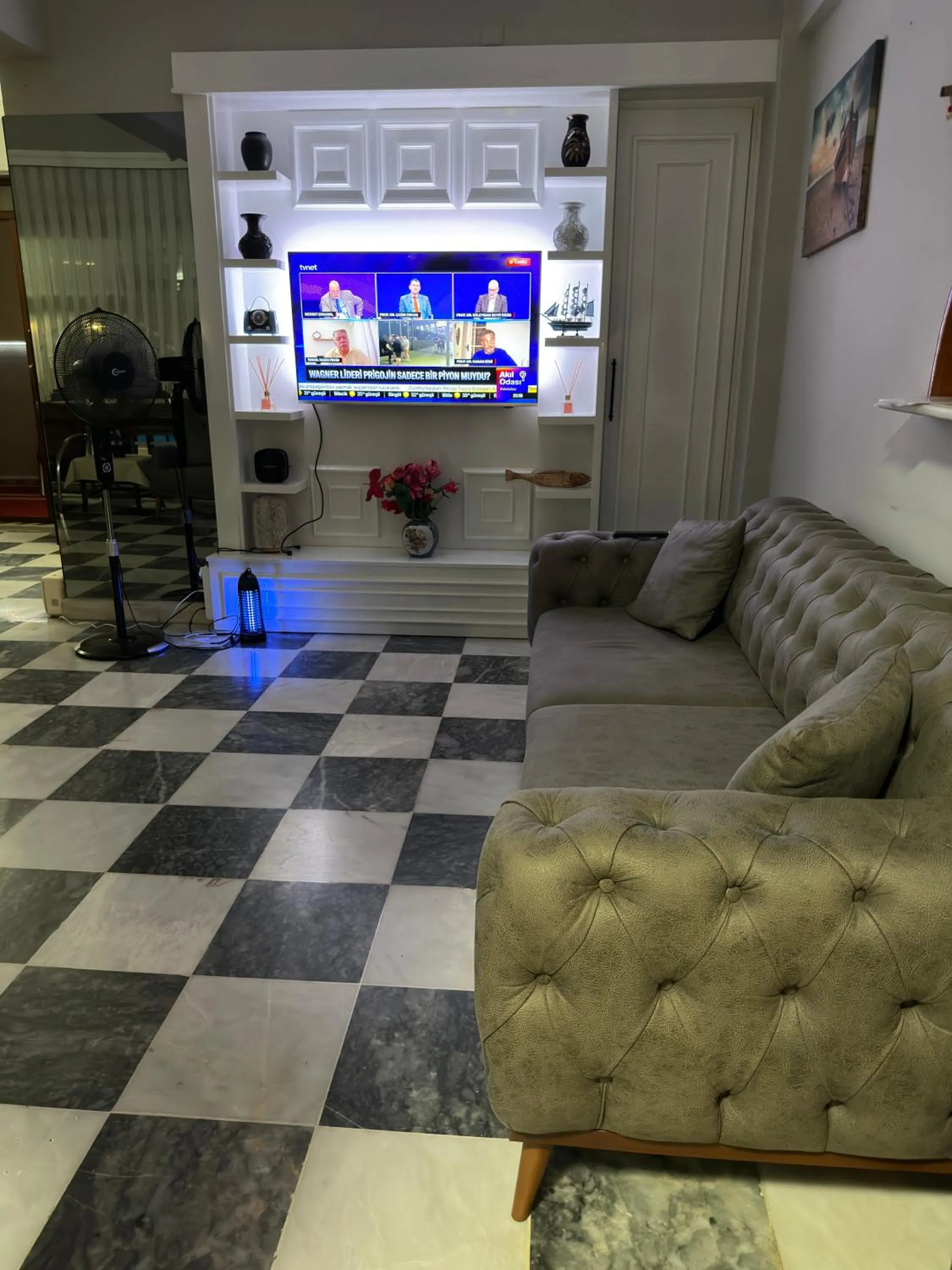 Communal lounge/ TV room in Soykan Hotel