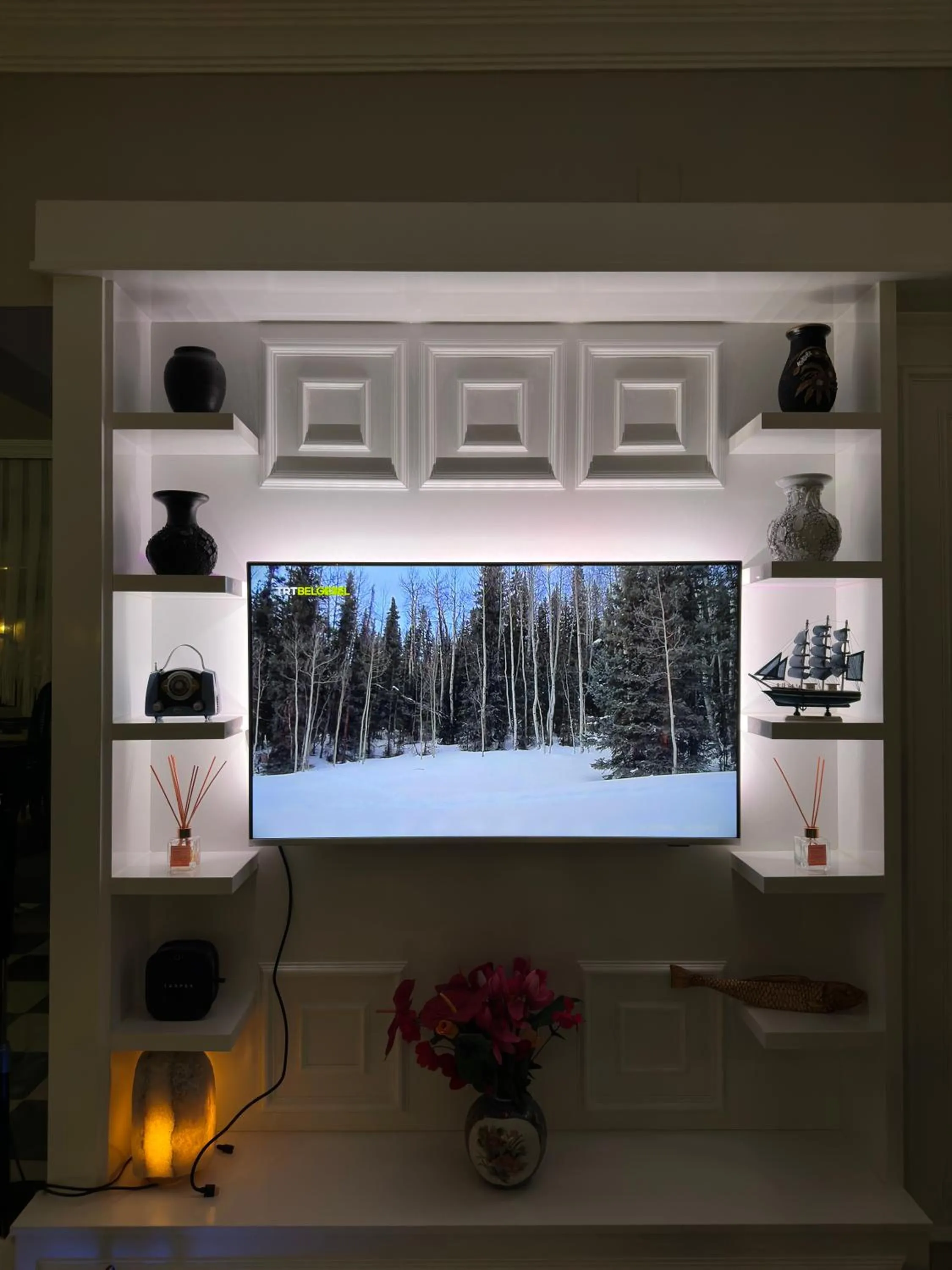 Communal lounge/ TV room in Soykan Hotel